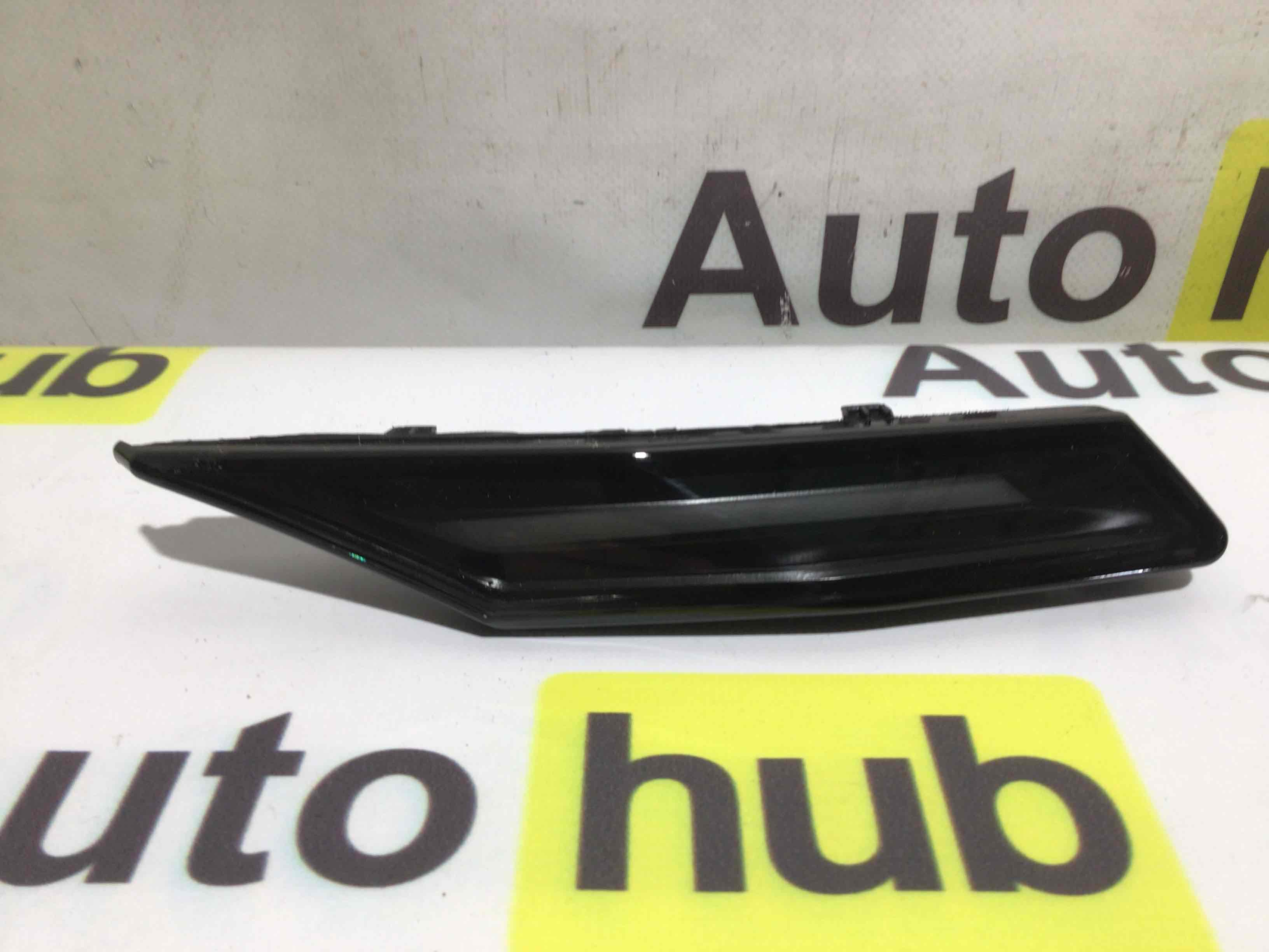 Фонарь (указатель/повторитель поворота, поворотник) Porsche Taycan 170326-020