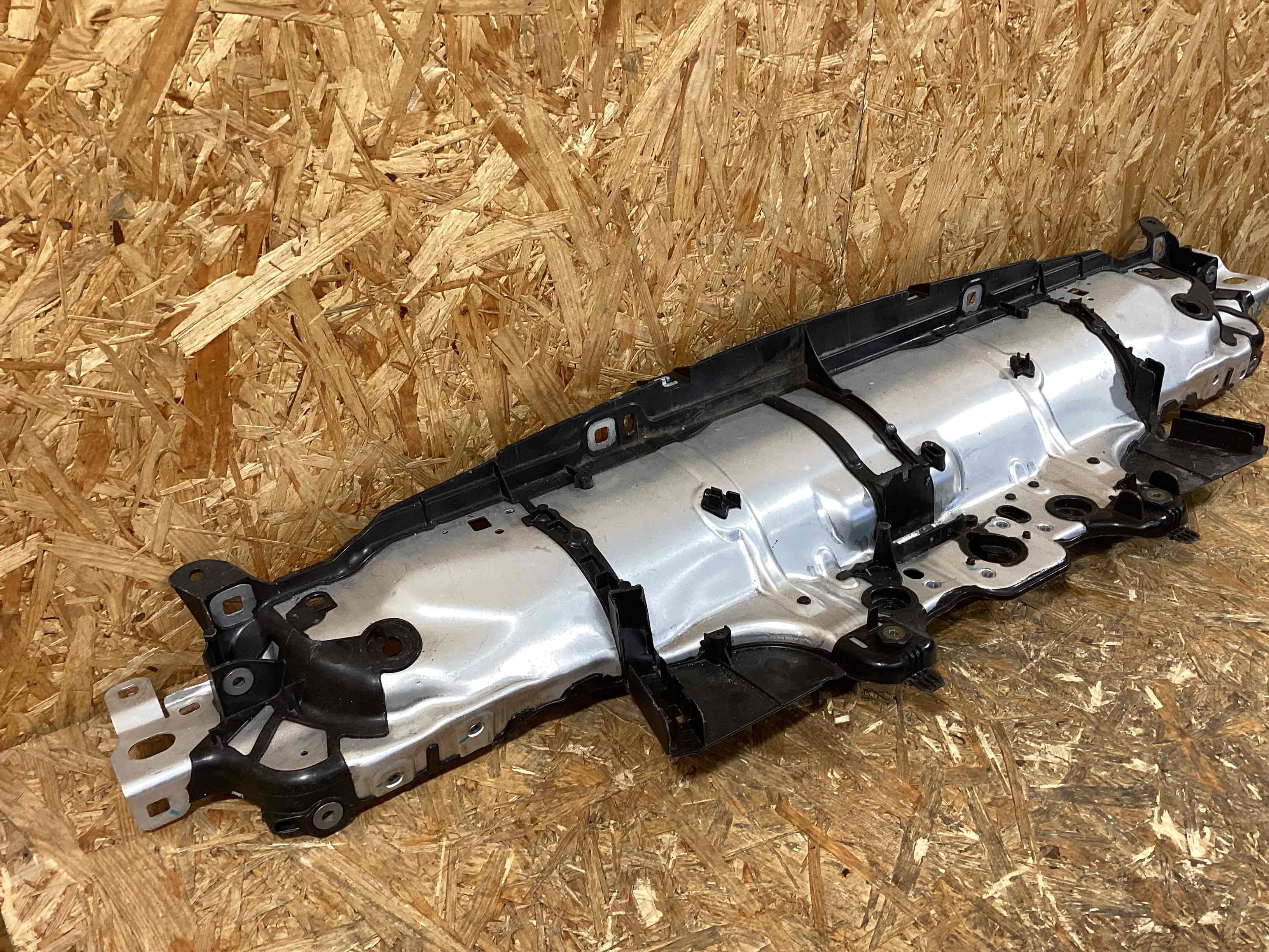 Передняя панель крепления облицовки (телевизор) Porsche Macan 170326-102