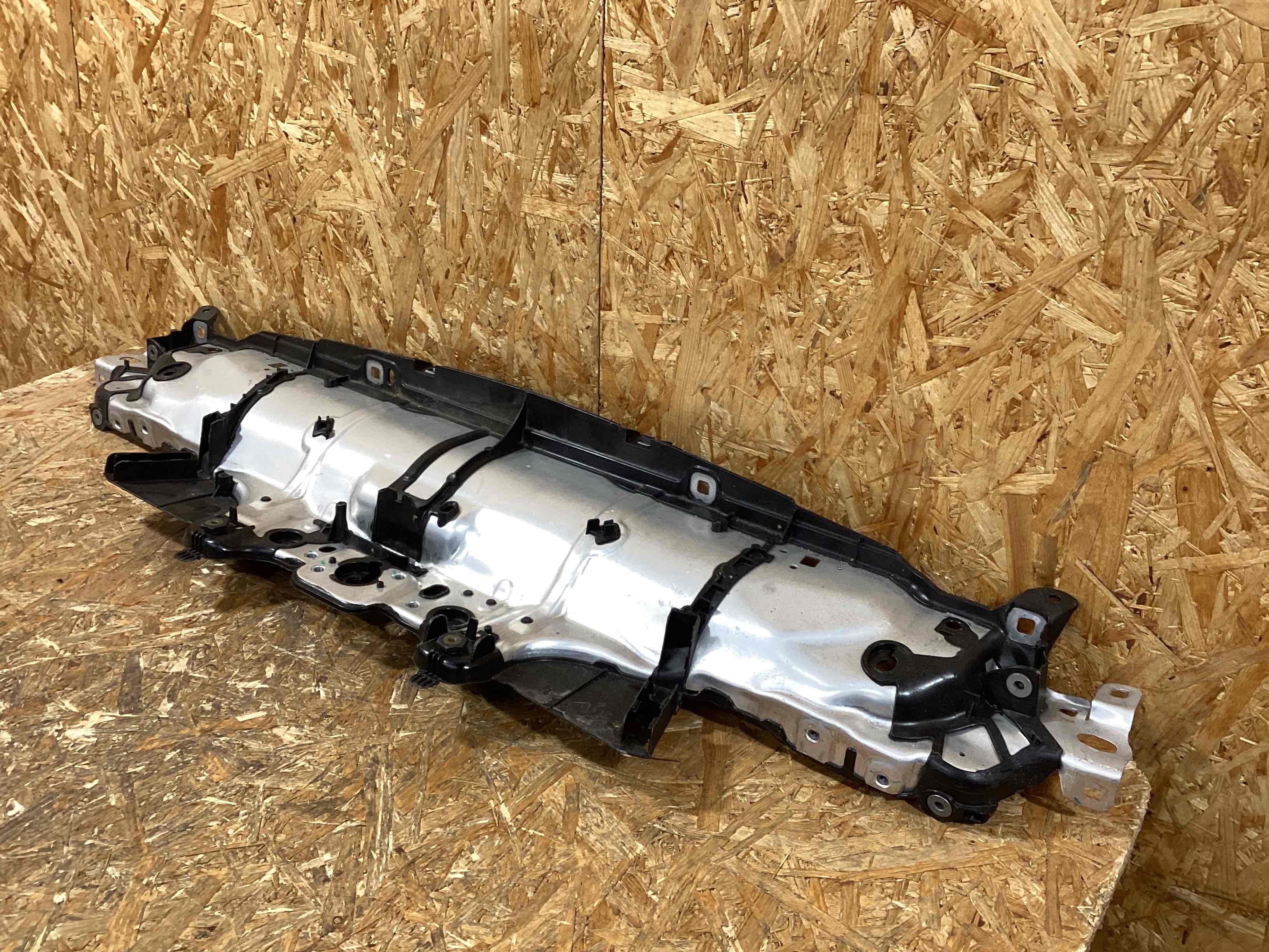 Передняя панель крепления облицовки (телевизор) Porsche Macan 170326-102