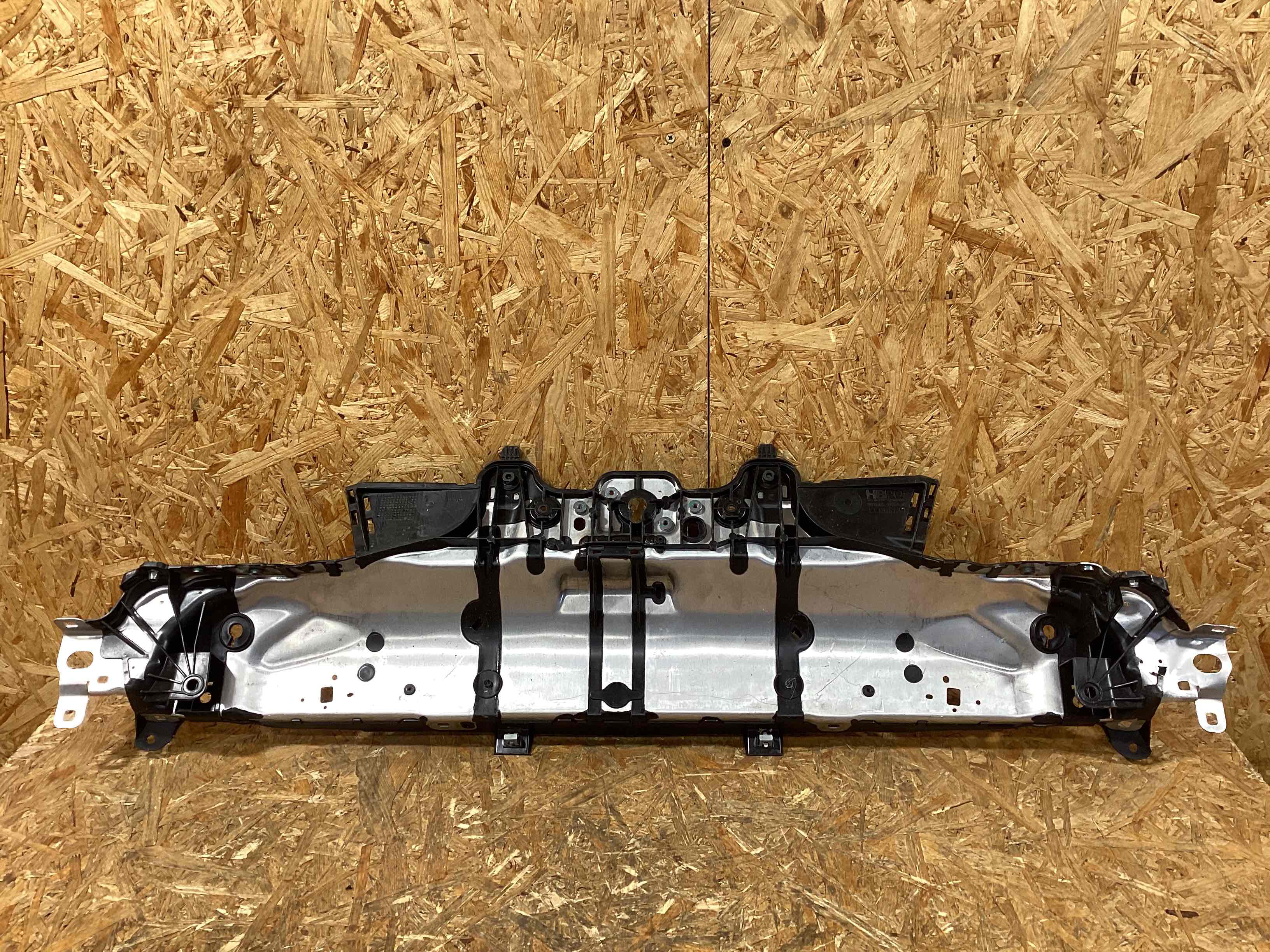 Передняя панель крепления облицовки (телевизор) Porsche Macan 170326-102