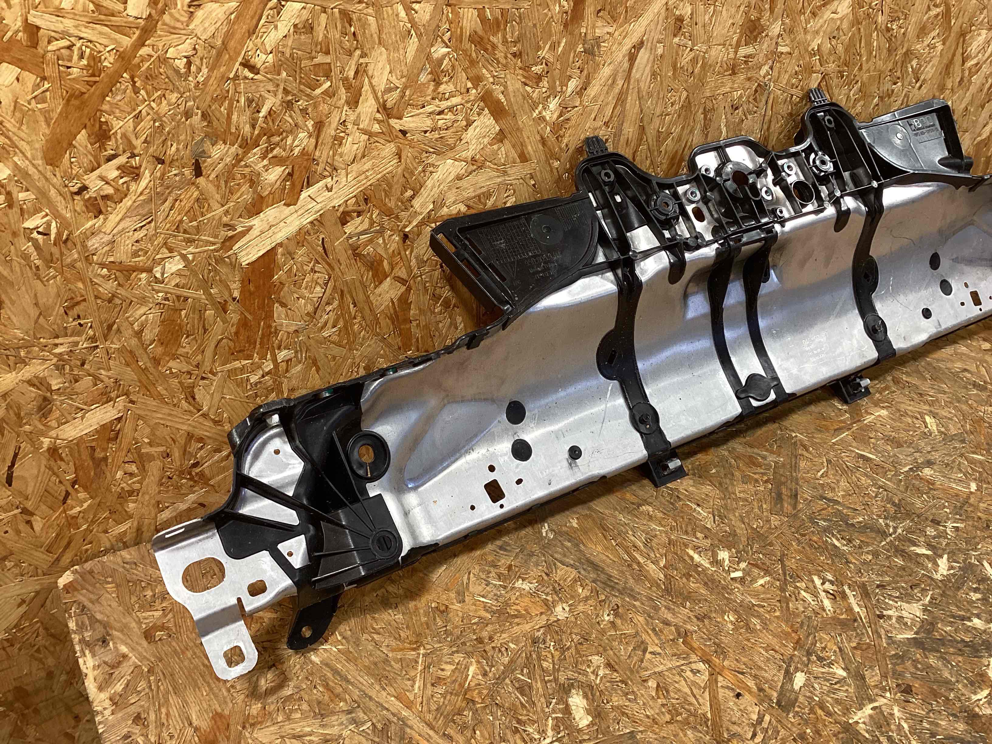 Передняя панель крепления облицовки (телевизор) Porsche Macan 170326-102