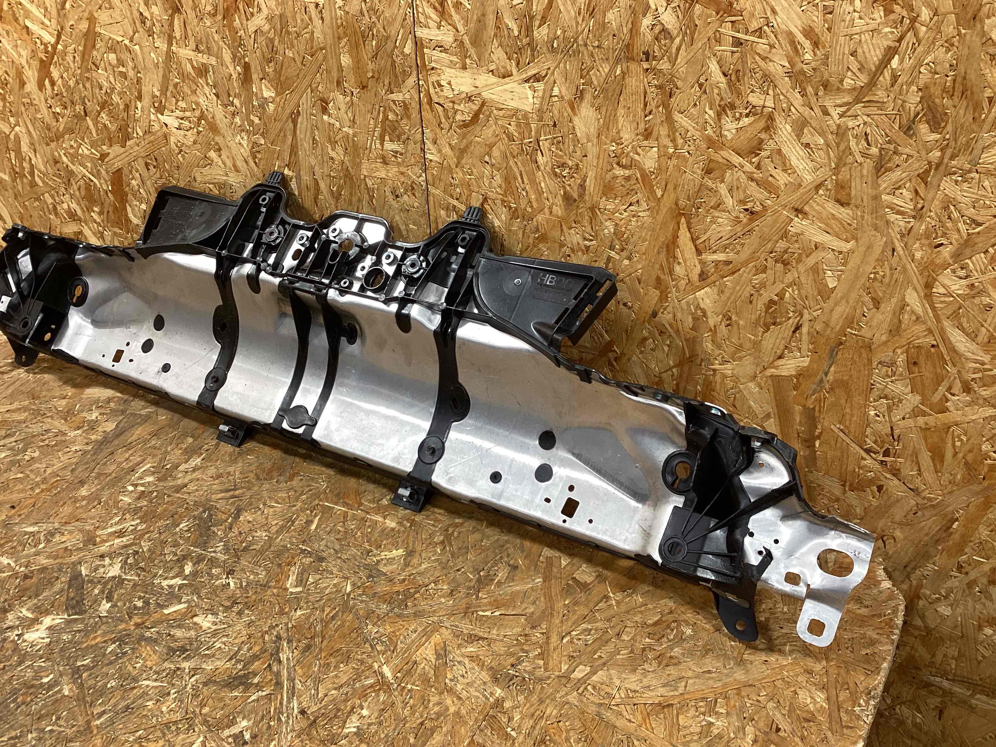 Передняя панель крепления облицовки (телевизор) Porsche Macan 170326-102