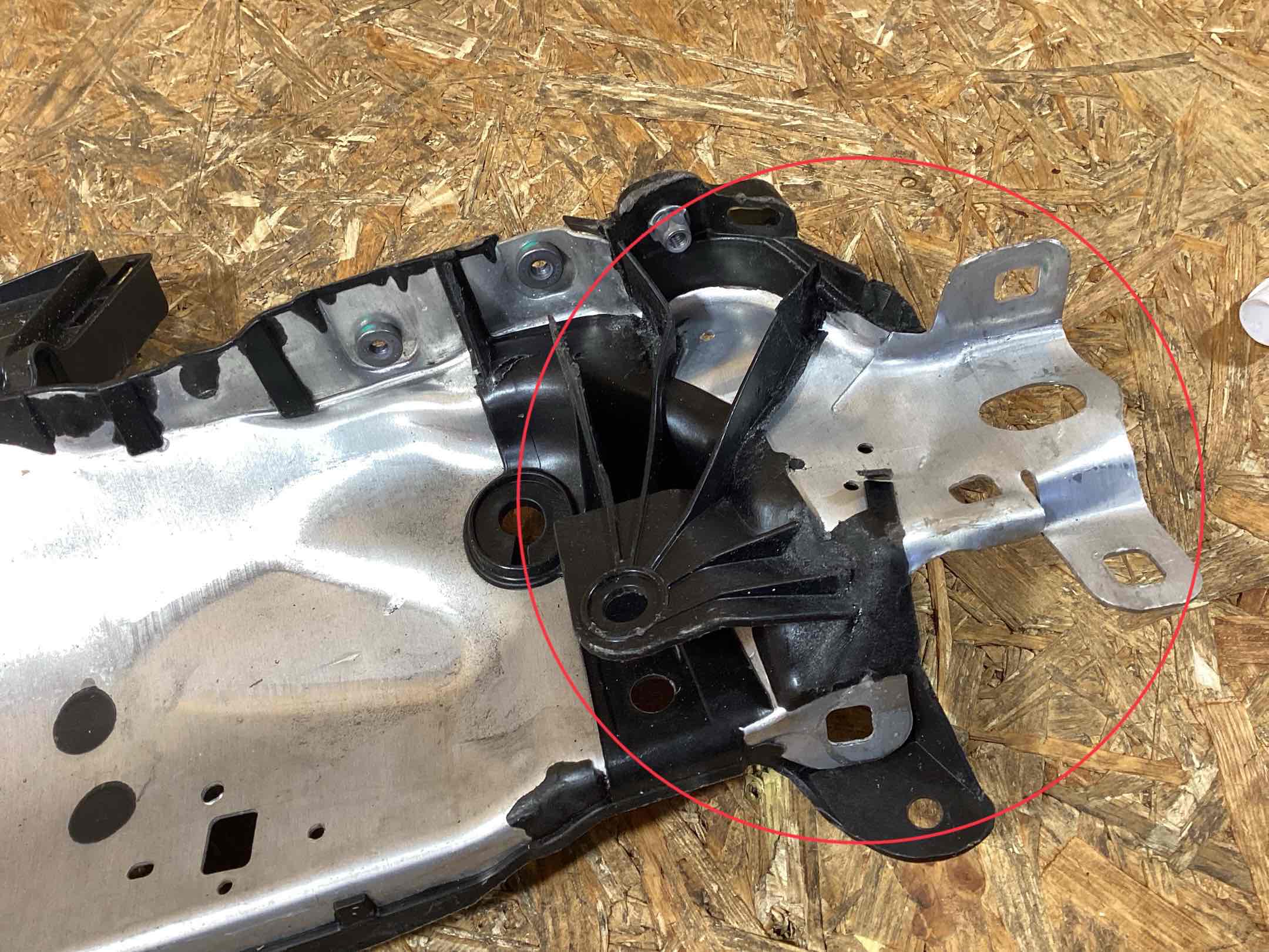 Передняя панель крепления облицовки (телевизор) Porsche Macan 170326-102