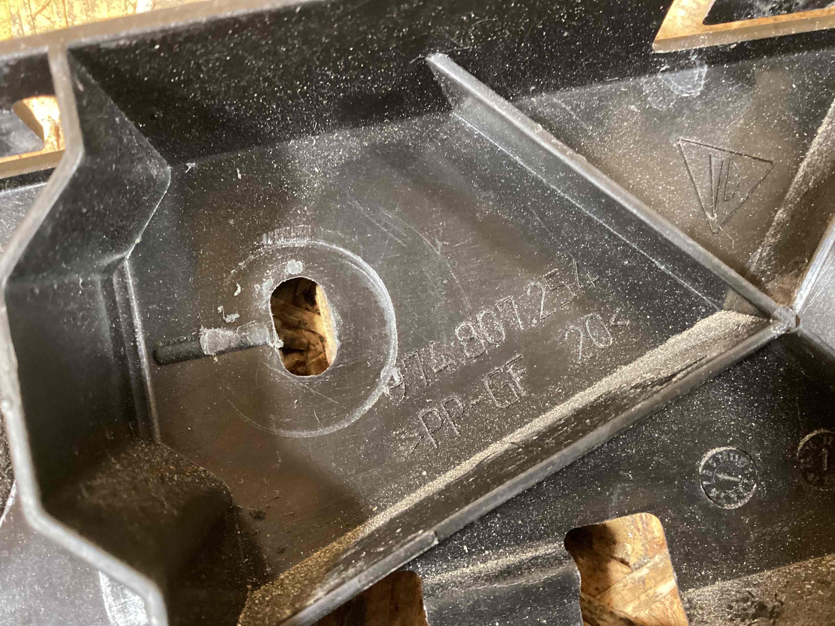 Крепление бампера Porsche Panamera 170326-107