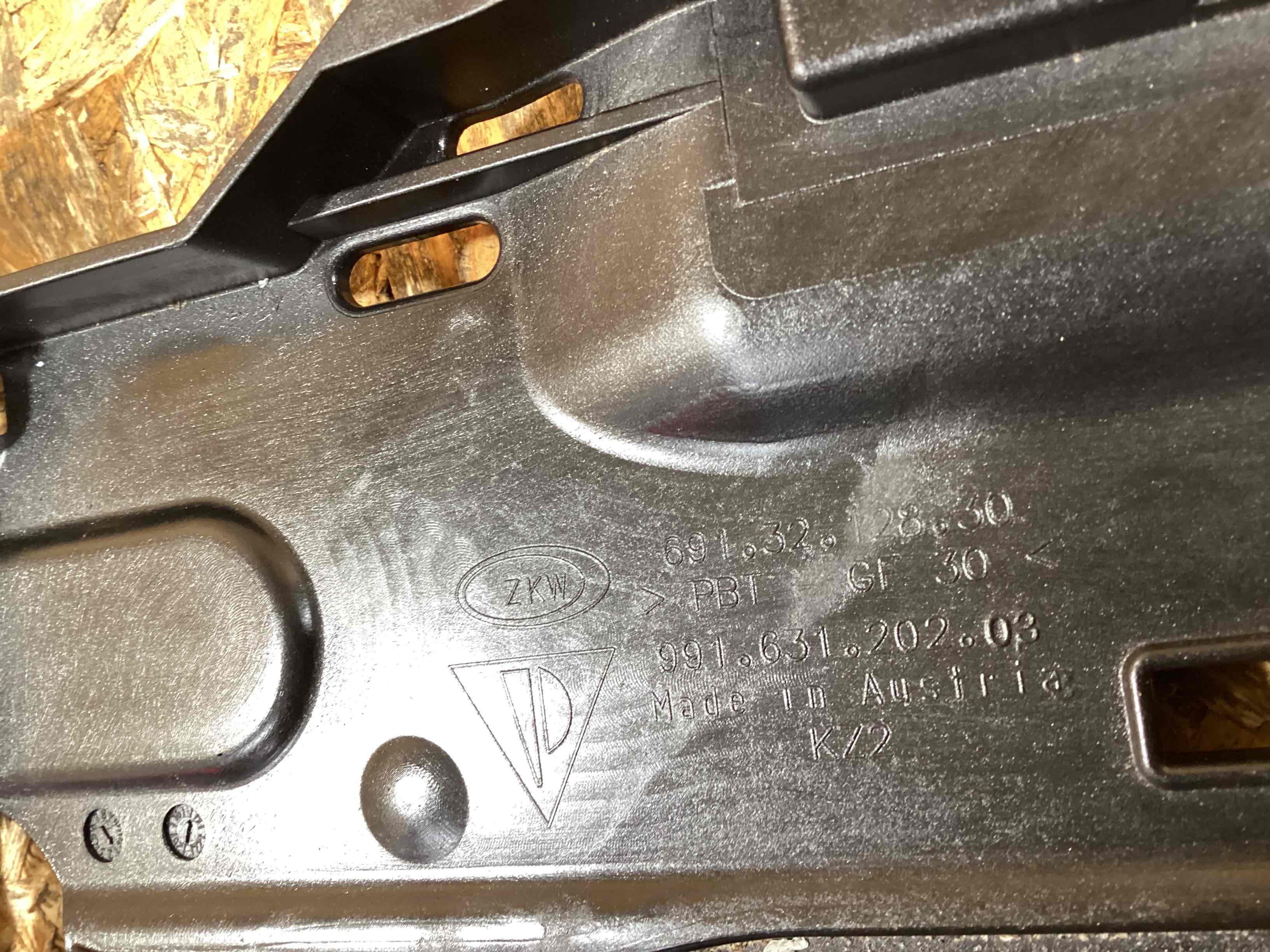 Крепление фары Porsche 911 170326-116