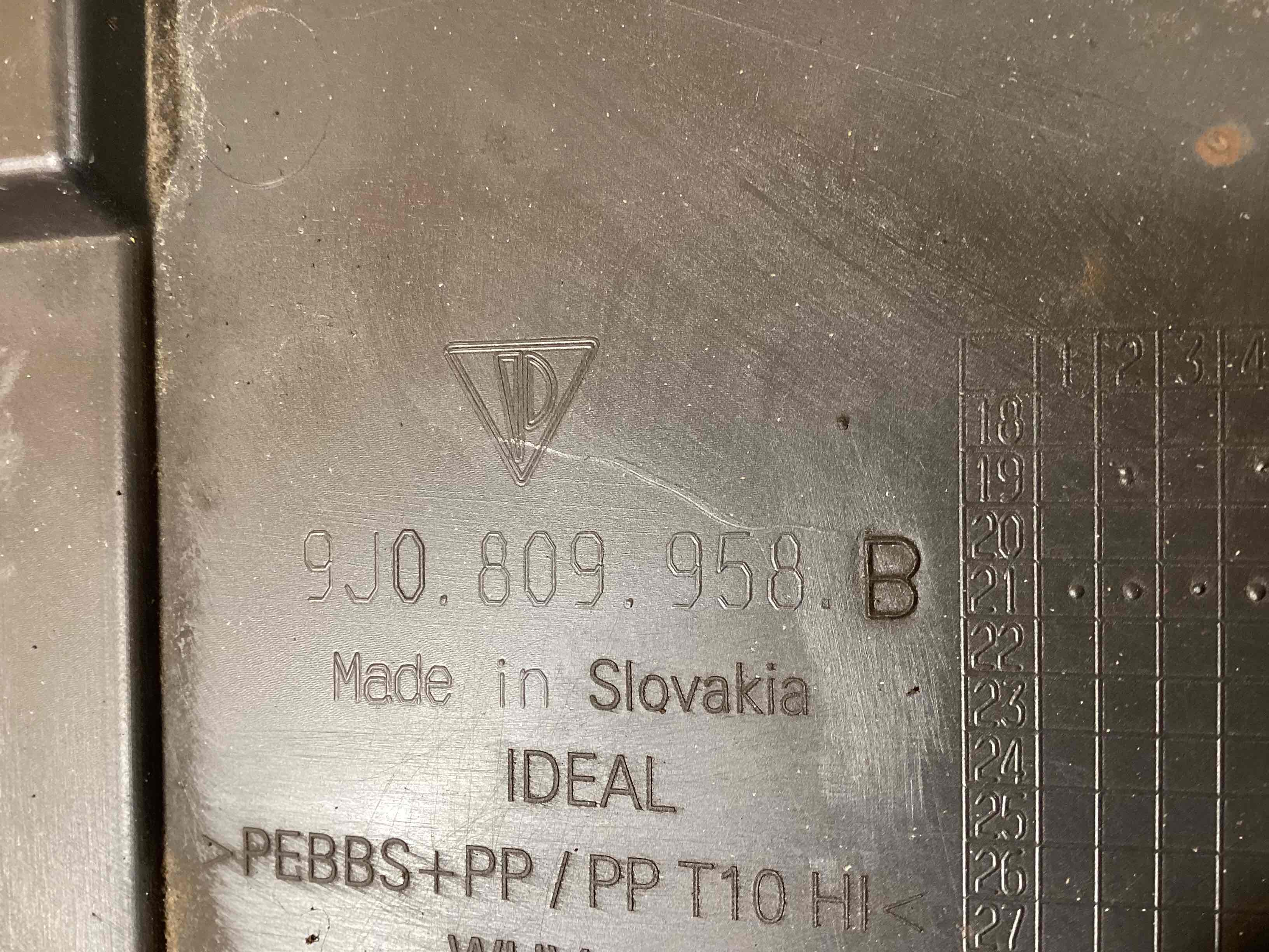 Защита арок передняя правая (подкрылок) Porsche Taycan 170326-121