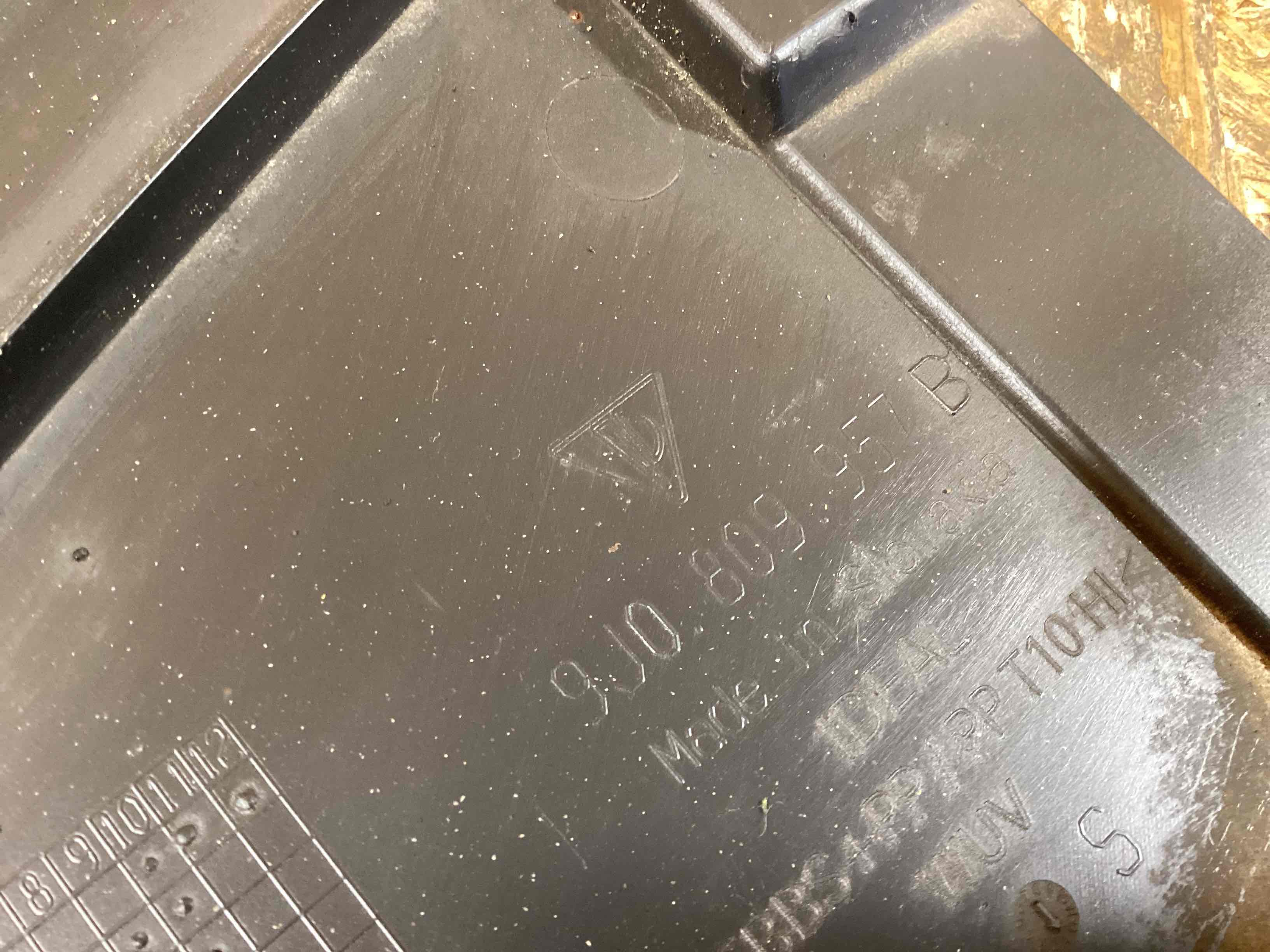 Защита арок передняя левая (подкрылок) Porsche Taycan 170326-122