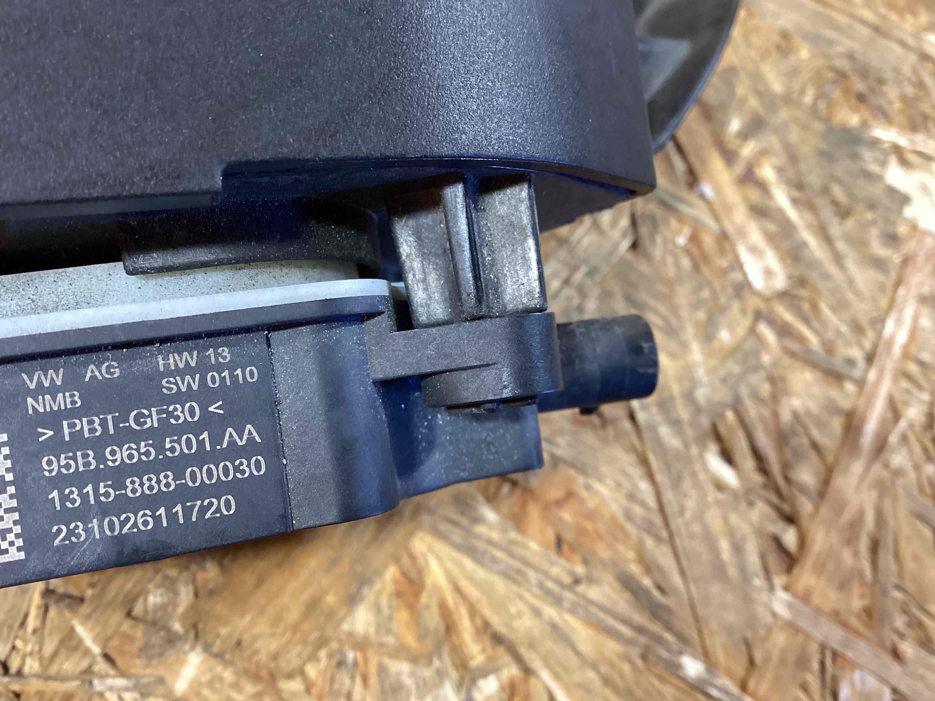 Жалюзи радиатора Porsche Taycan 170326-131