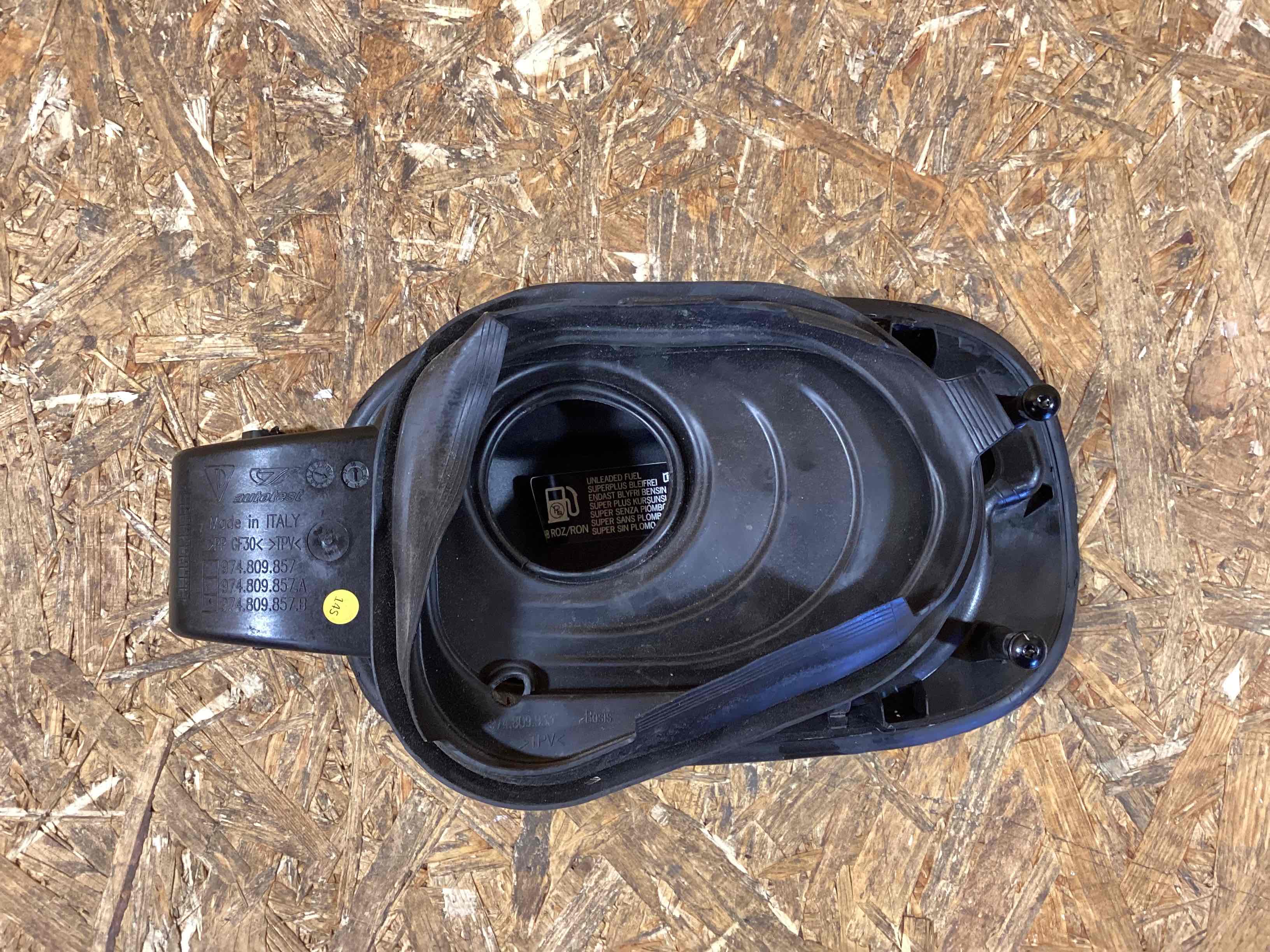 Лючок бака Porsche Panamera 170326-145