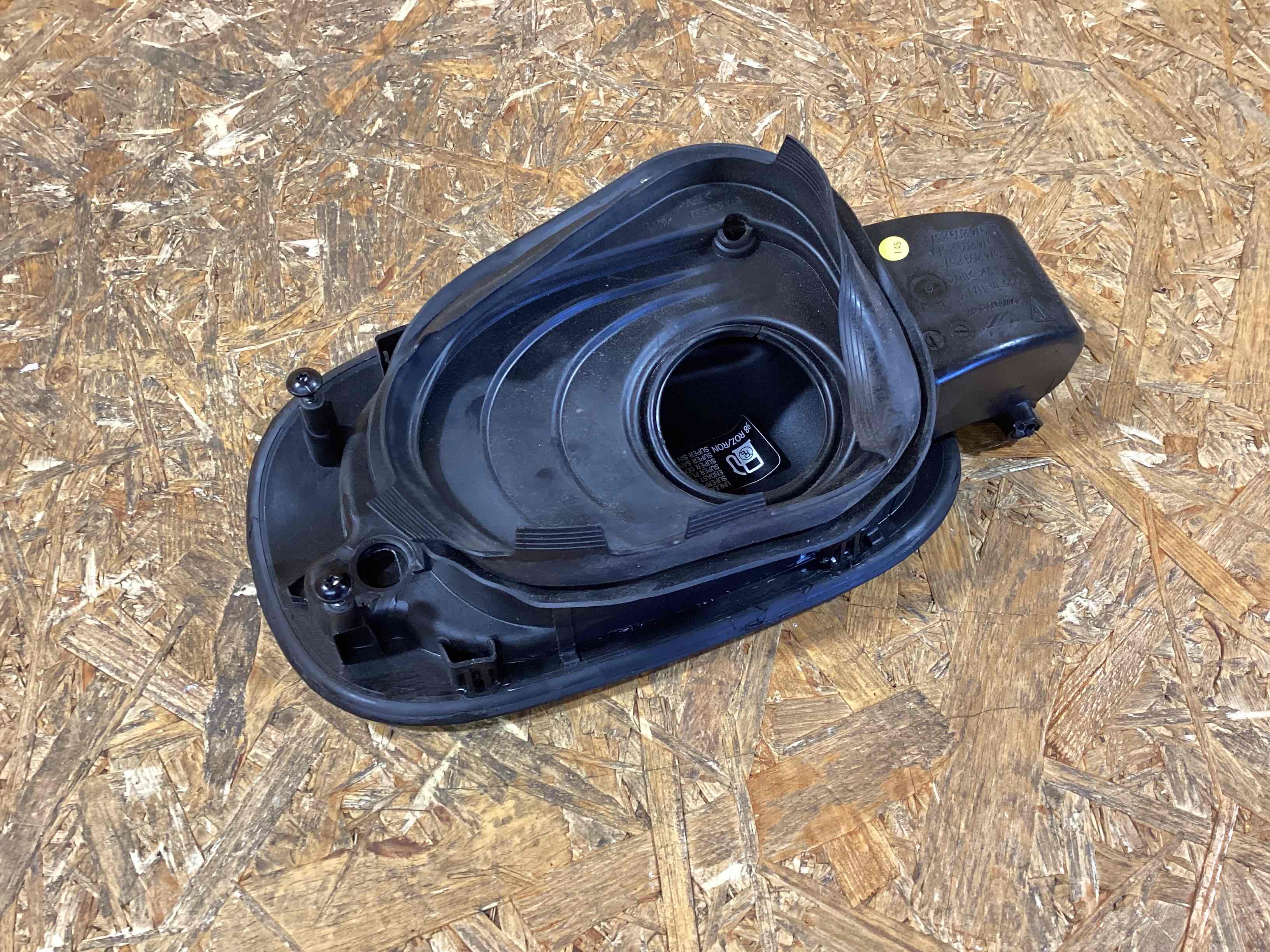 Лючок бака Porsche Panamera 170326-145