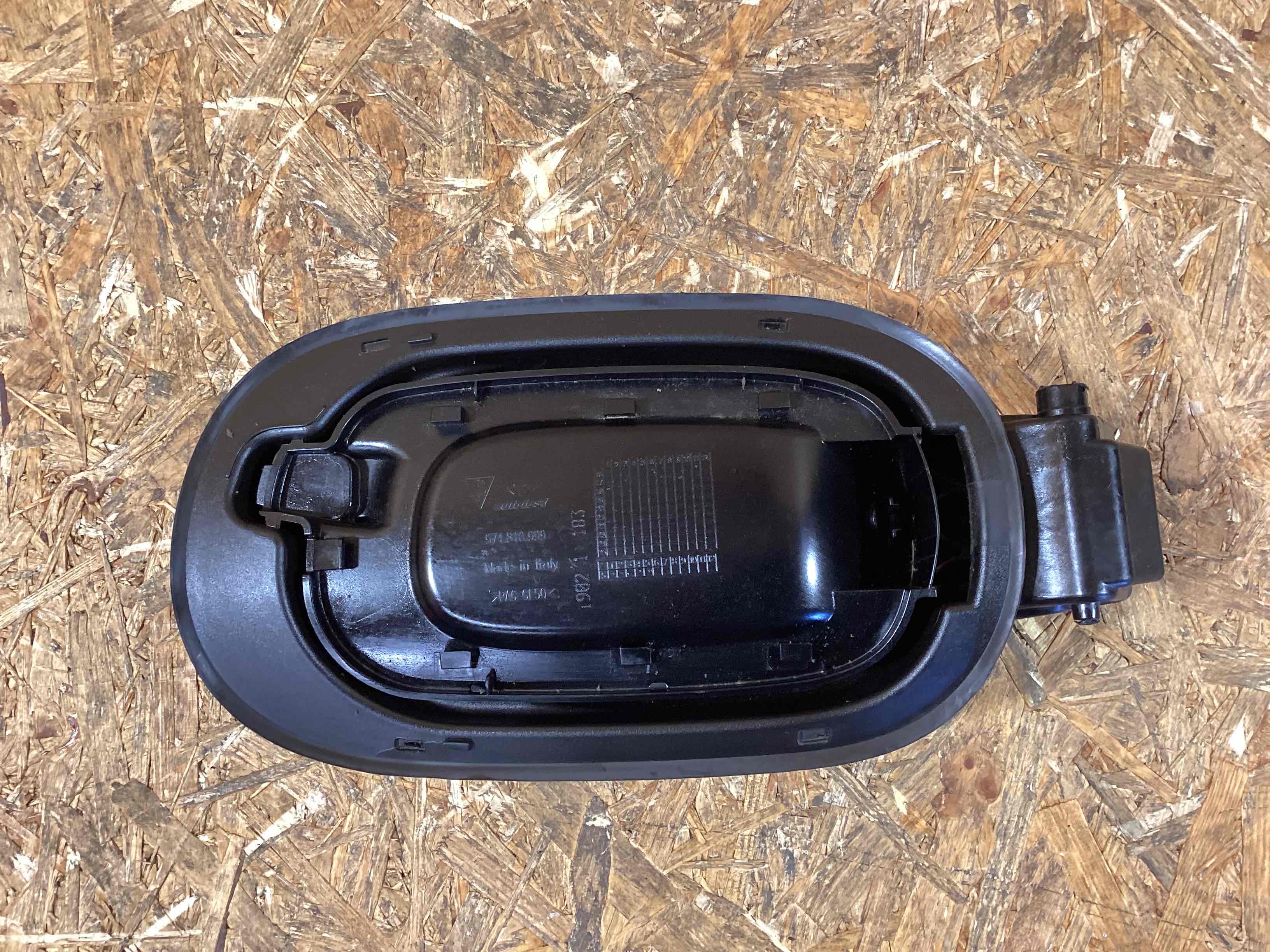 Лючок бака Porsche Panamera 170326-145