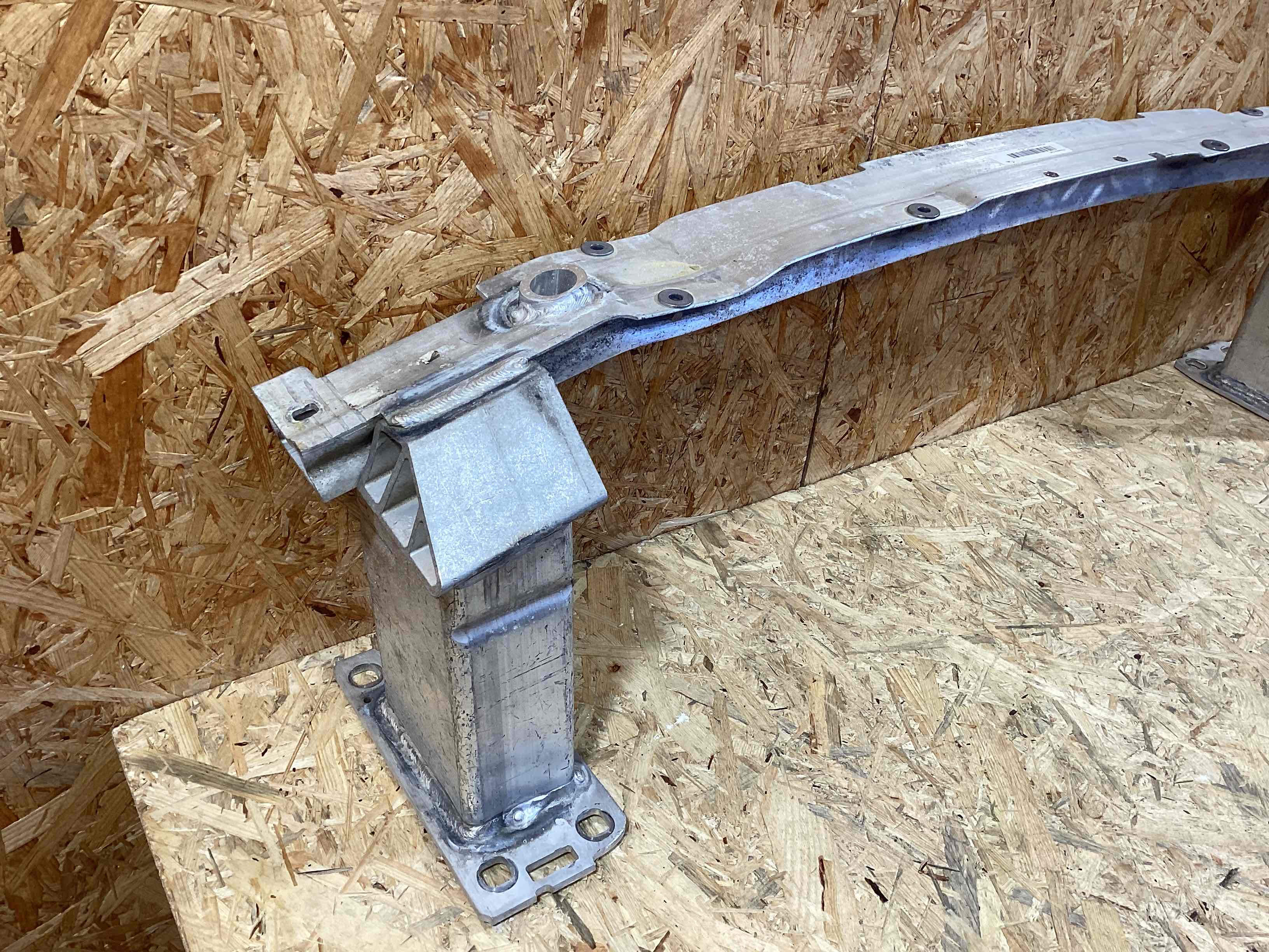 Усилитель бампера переднего Porsche Cayenne 170426-102