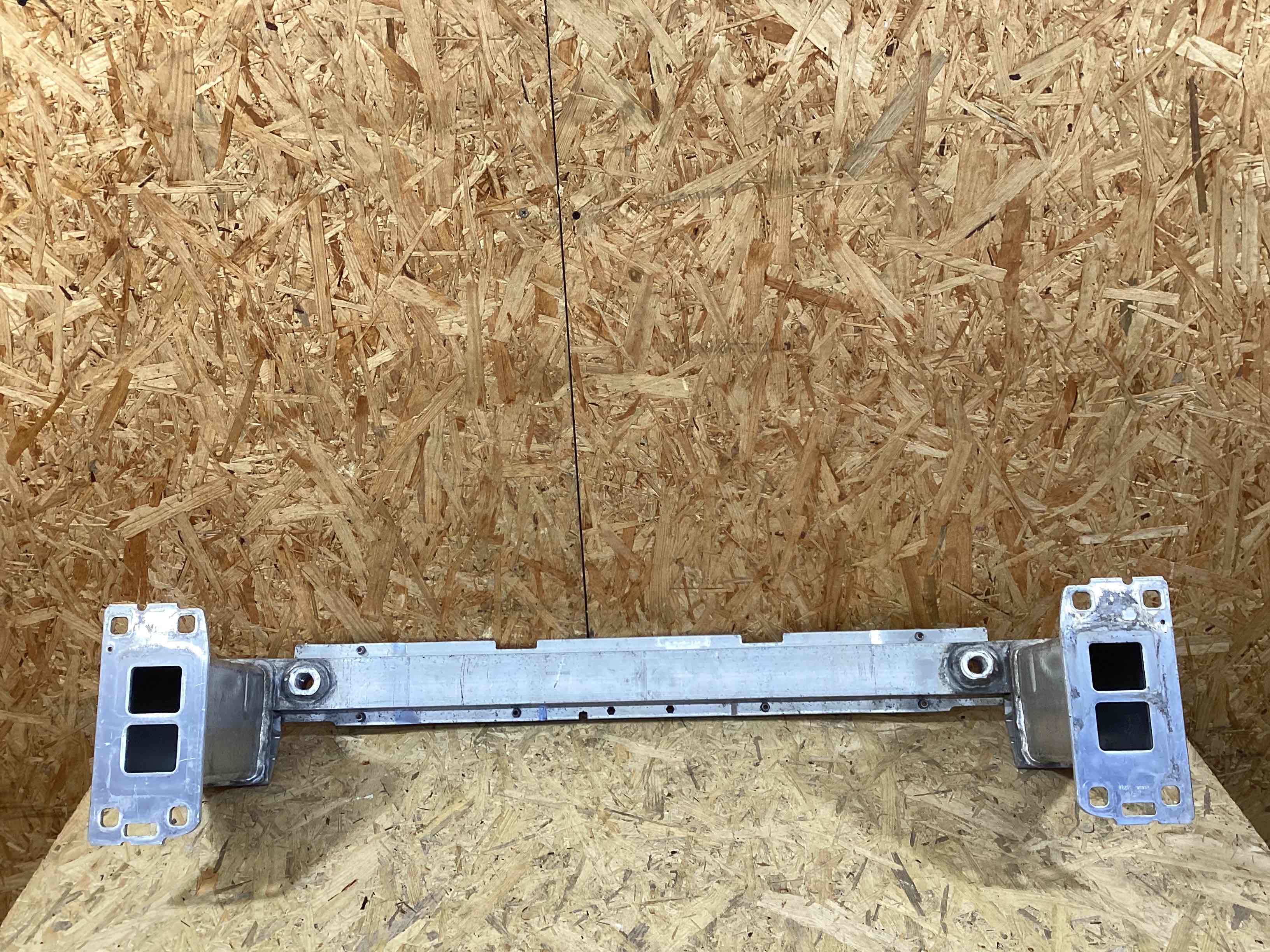 Усилитель бампера переднего Porsche Cayenne 170426-102