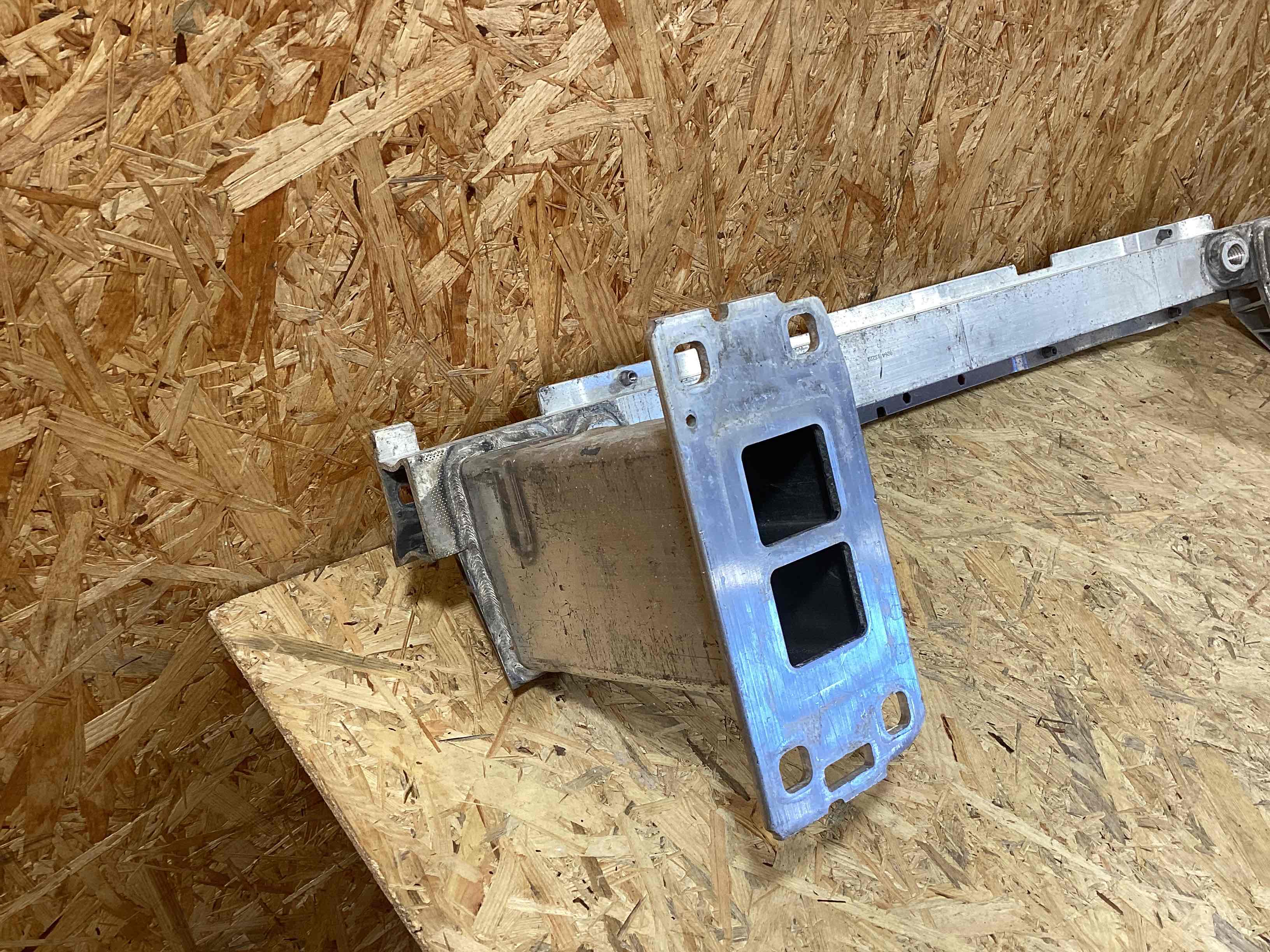 Усилитель бампера переднего Porsche Cayenne 170426-102