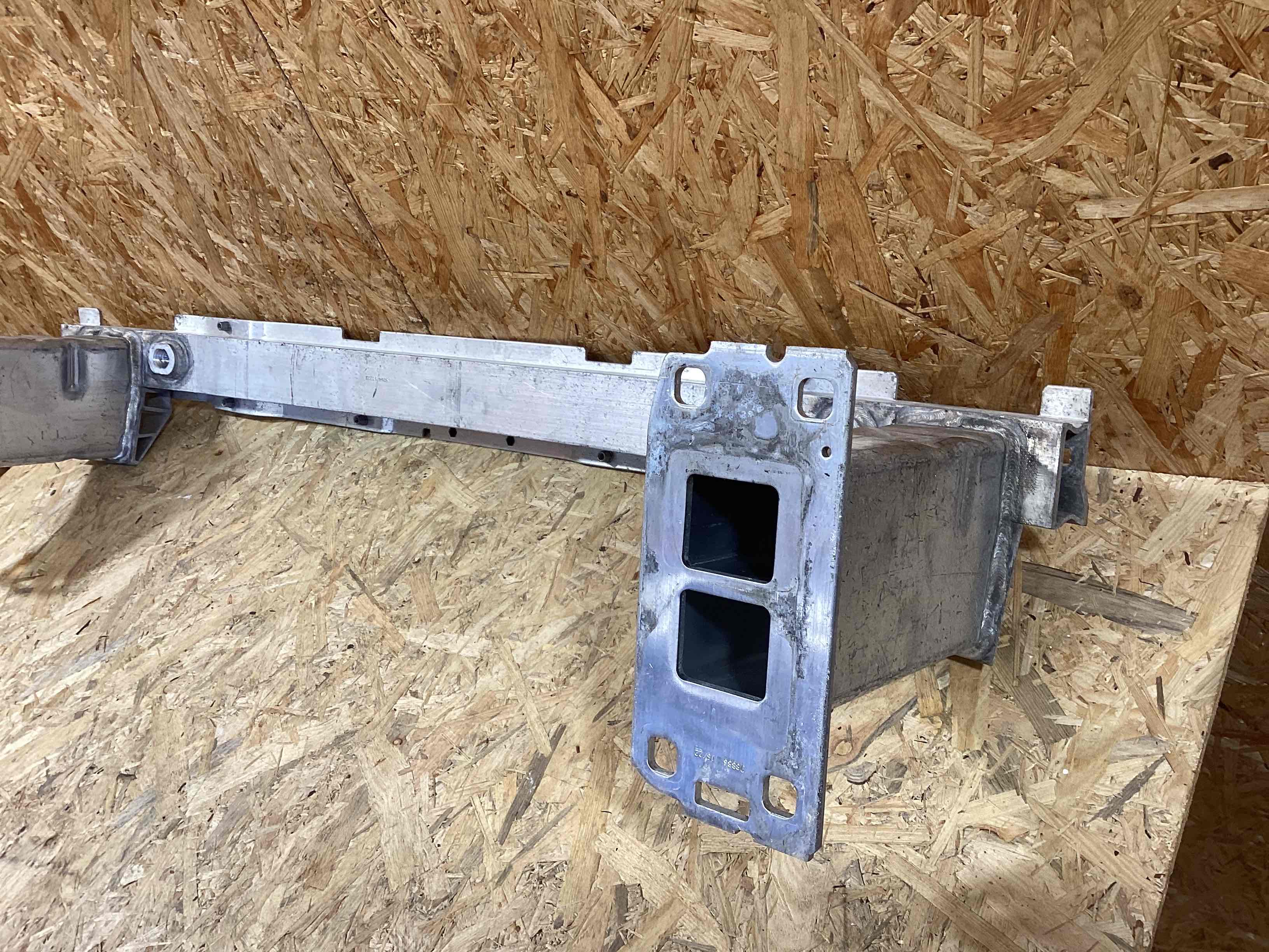 Усилитель бампера переднего Porsche Cayenne 170426-102