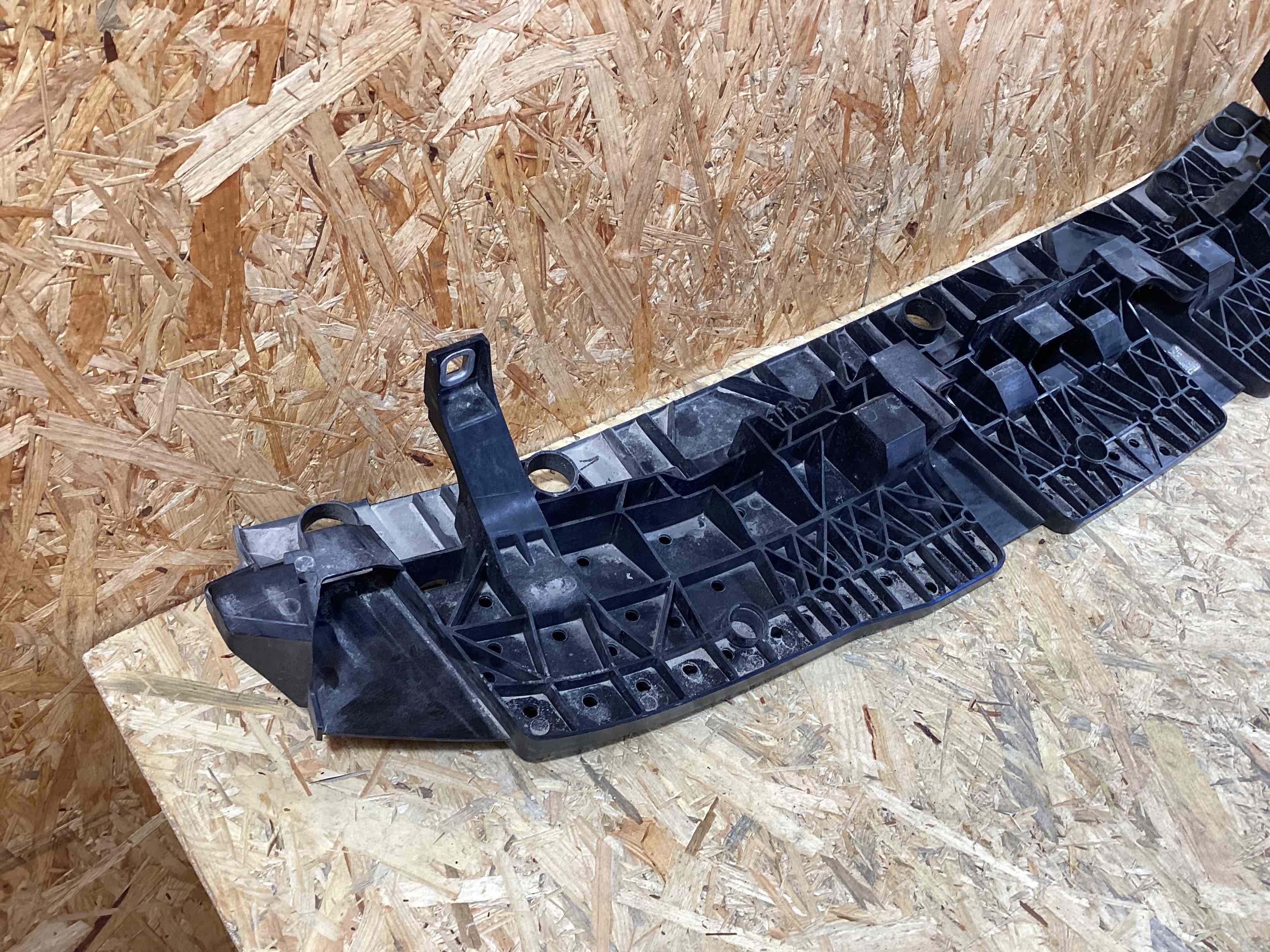 Передняя панель крепления облицовки (телевизор) Porsche Macan 170426-109