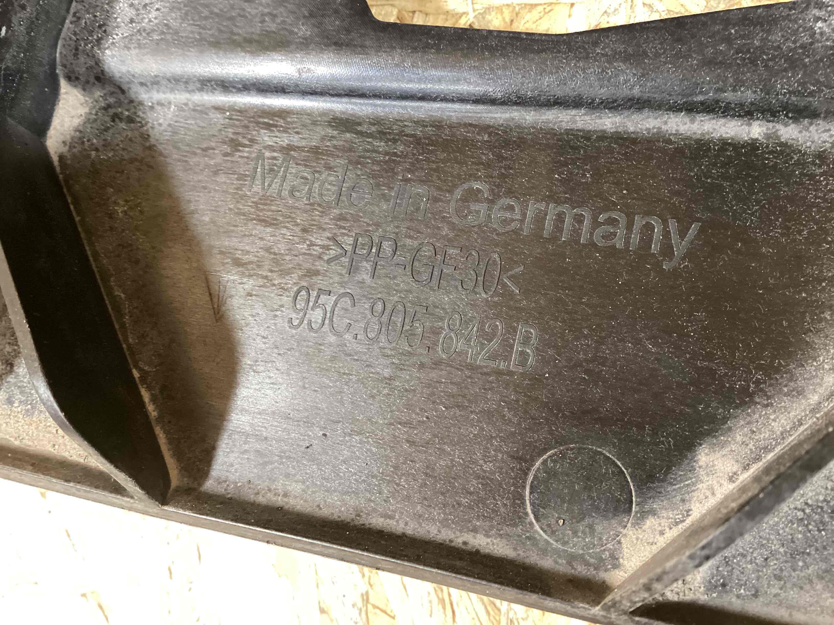 Передняя панель крепления облицовки (телевизор) Porsche Macan 170426-109