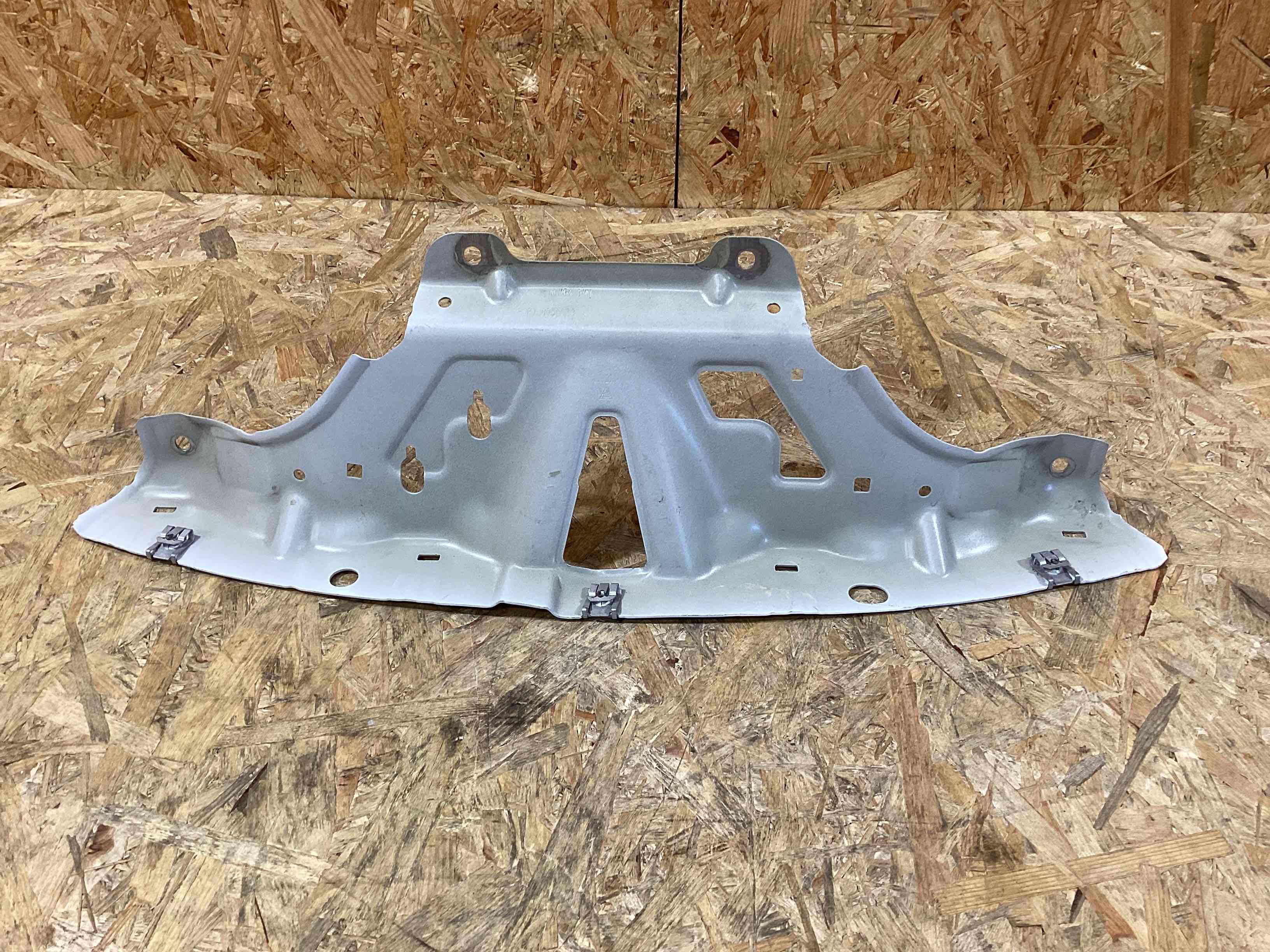 Крепление, кронштейн Porsche Boxster 718 170826-104