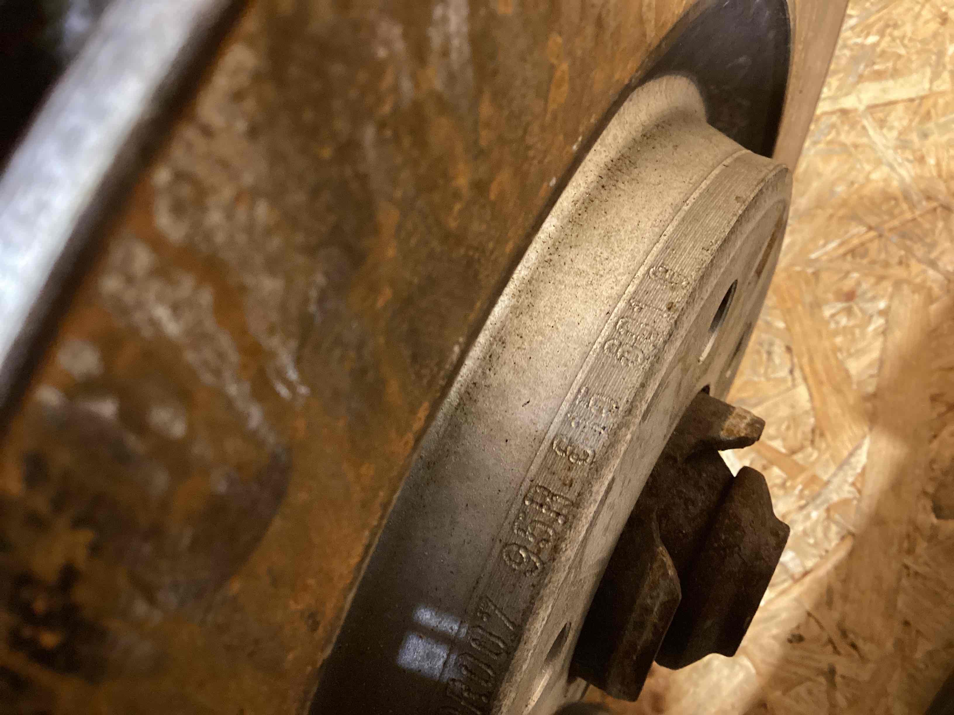 Кулак задний левый Porsche Macan 171125-101