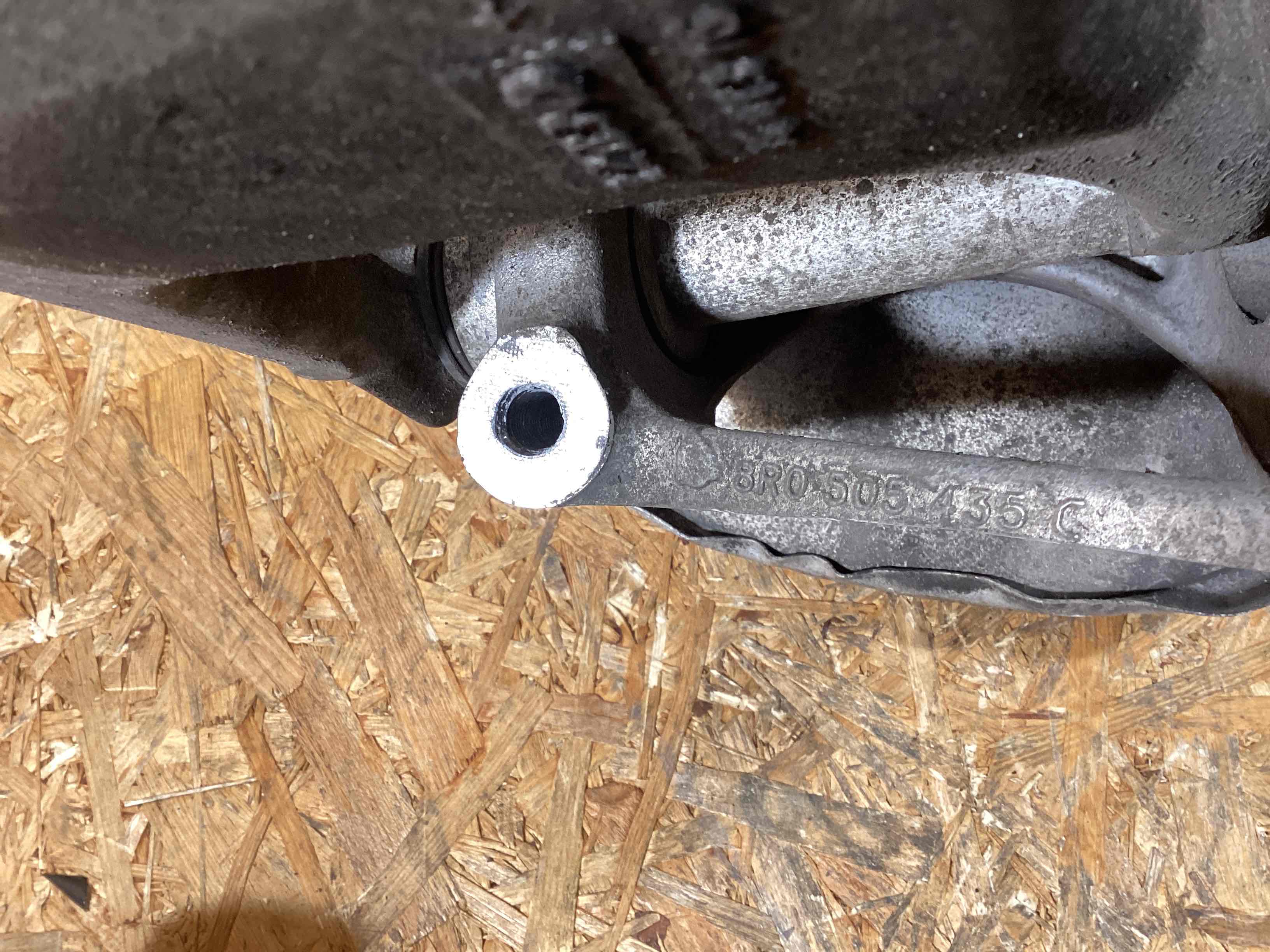 Кулак задний левый Porsche Macan 171125-101