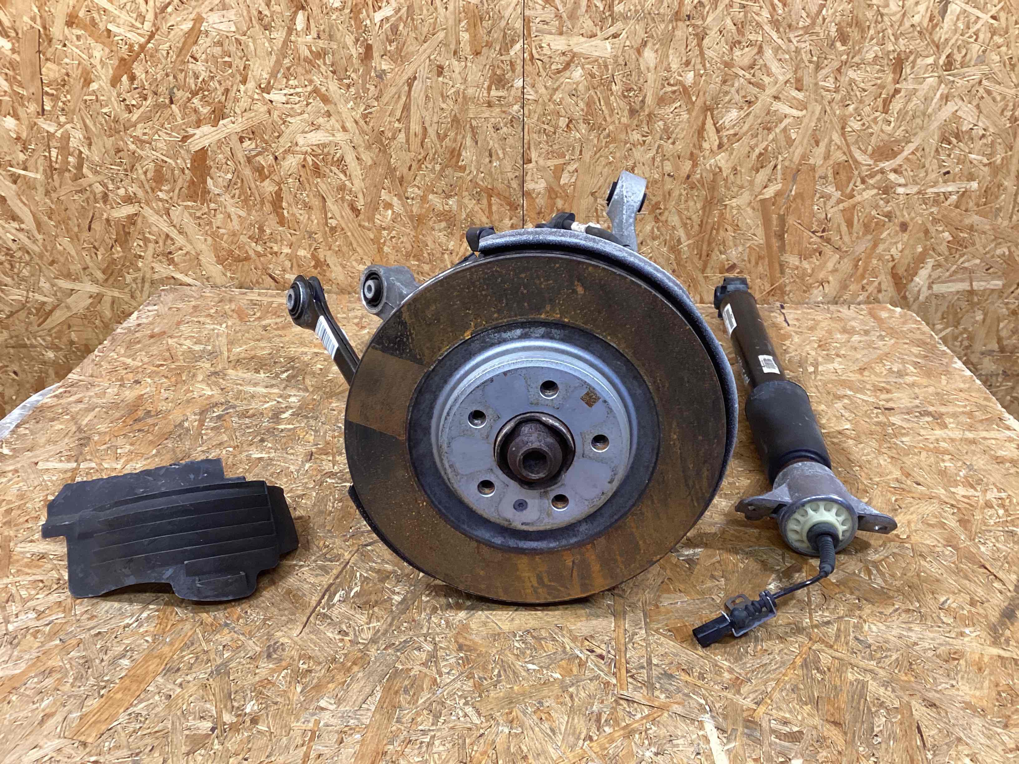 Кулак задний левый Porsche Macan 171125-101