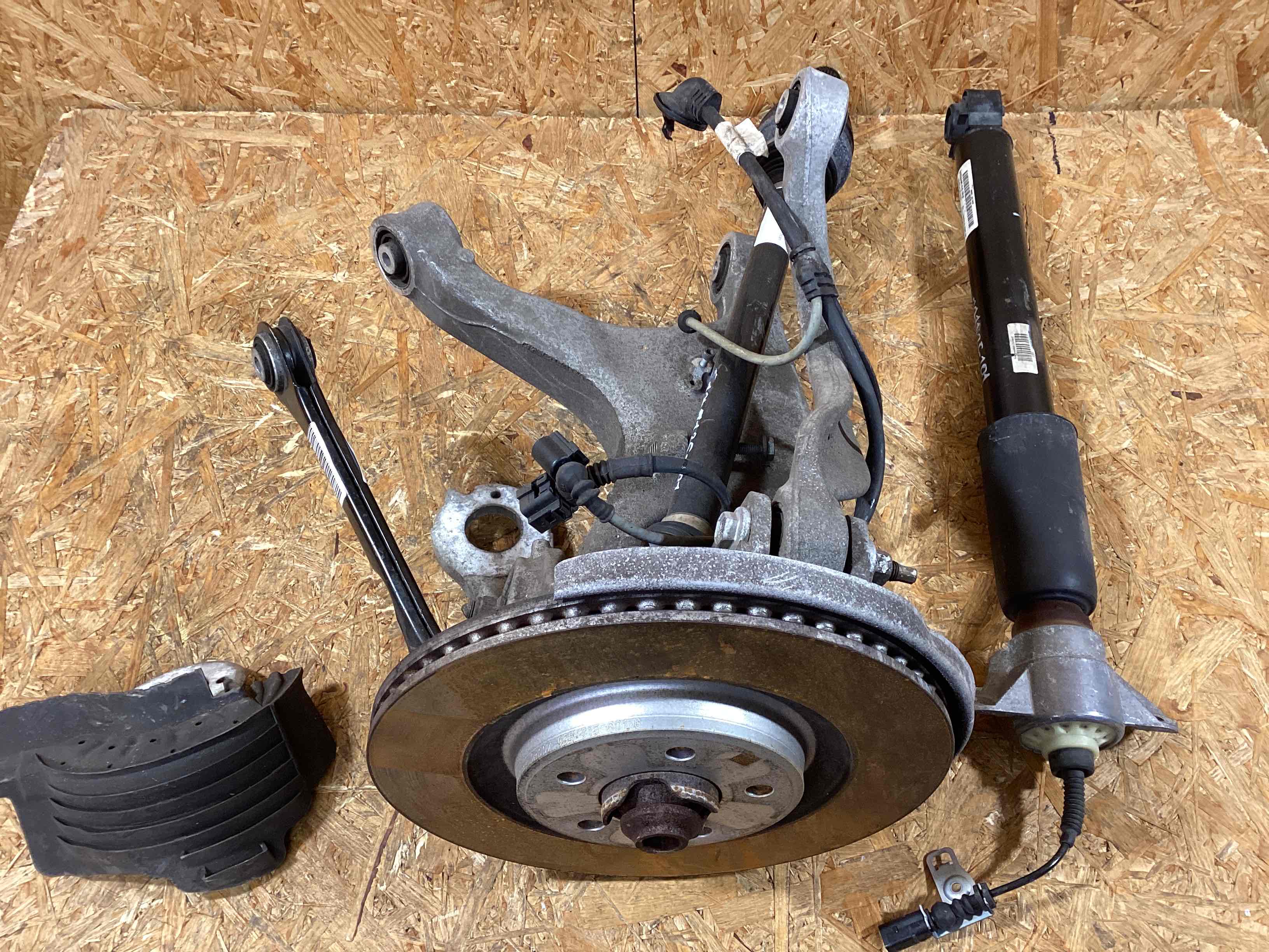 Кулак задний левый Porsche Macan 171125-101