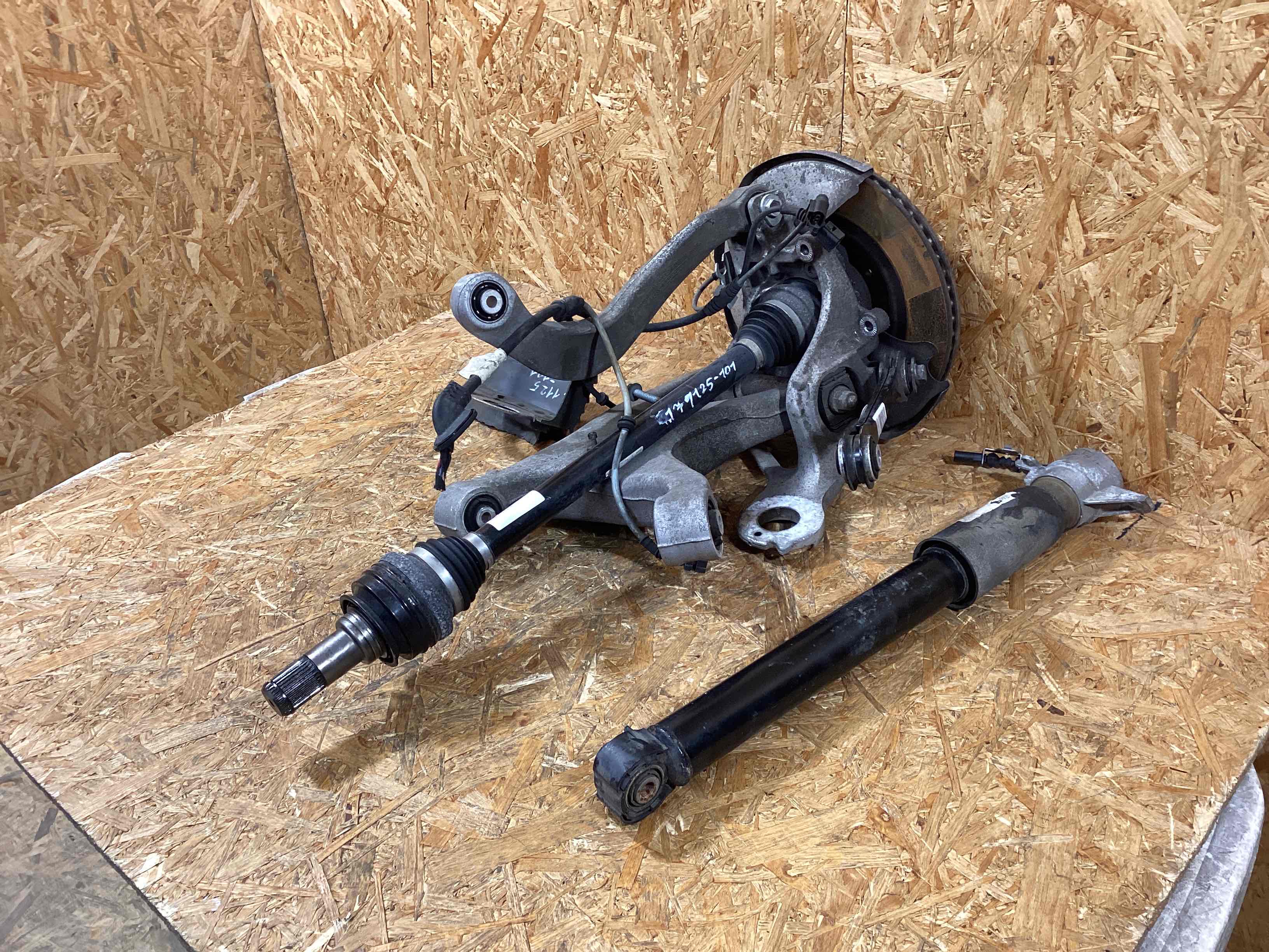 Кулак задний левый Porsche Macan 171125-101