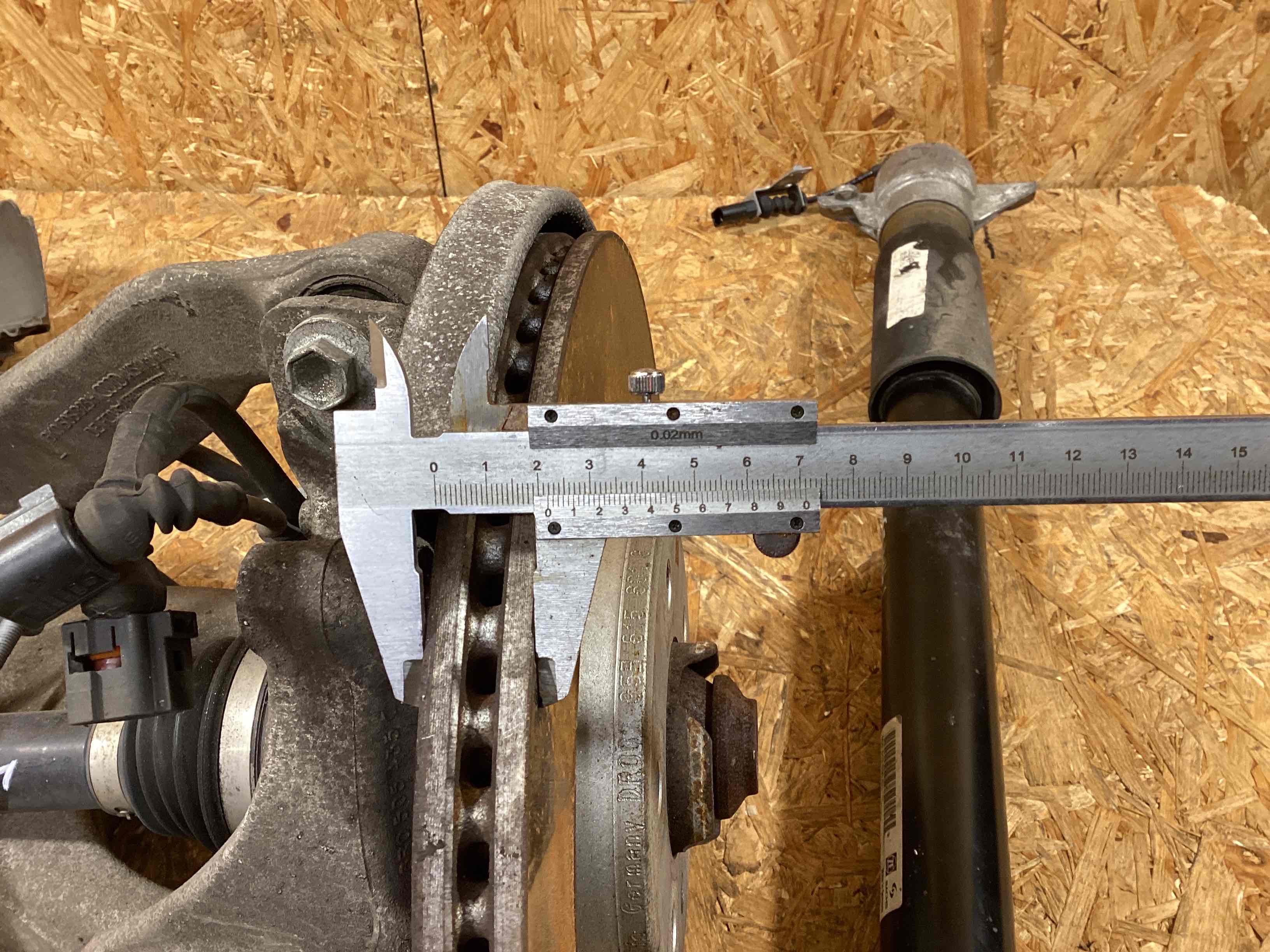 Кулак задний левый Porsche Macan 171125-101