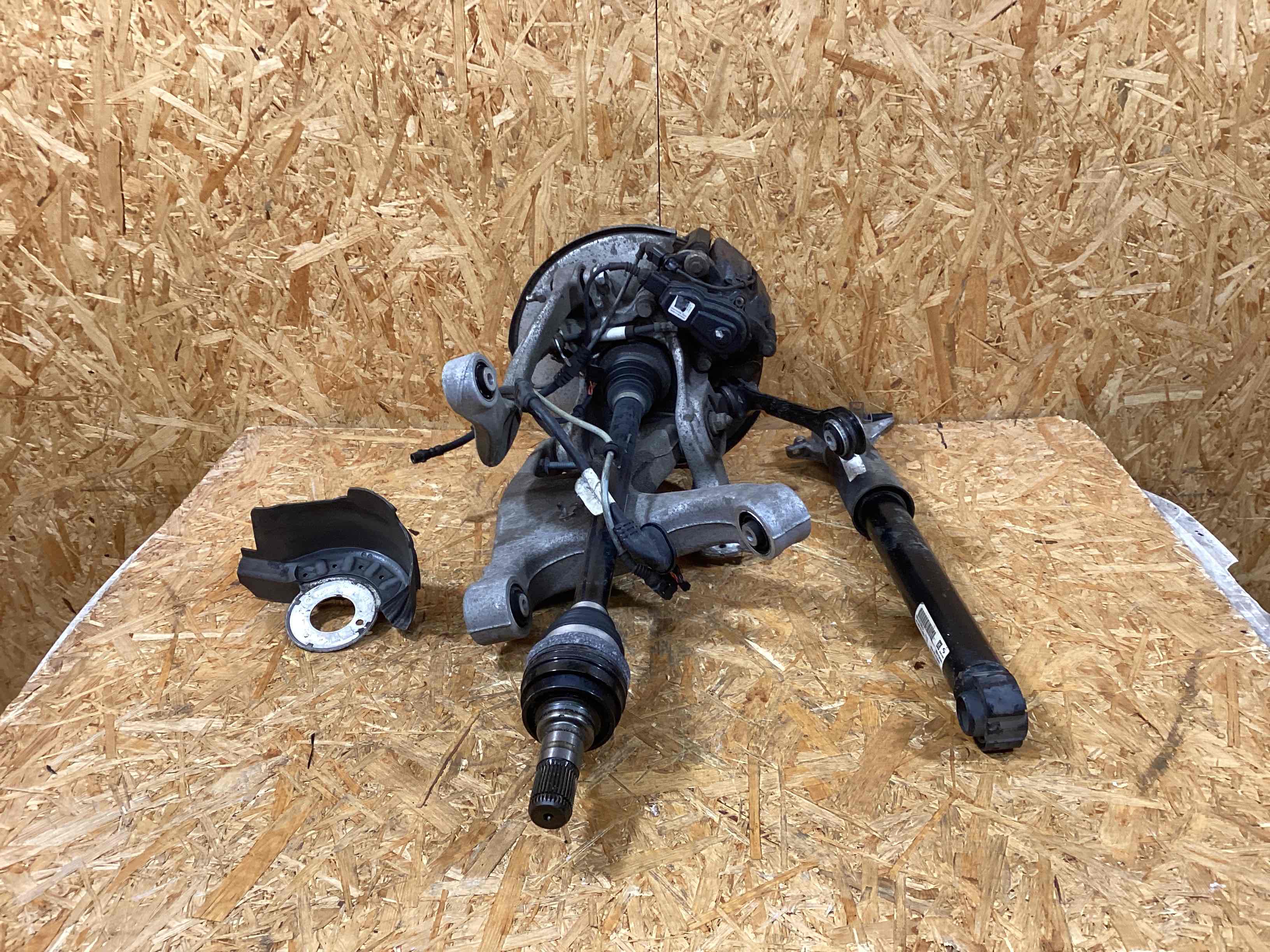 Кулак задний левый Porsche Macan 171125-101