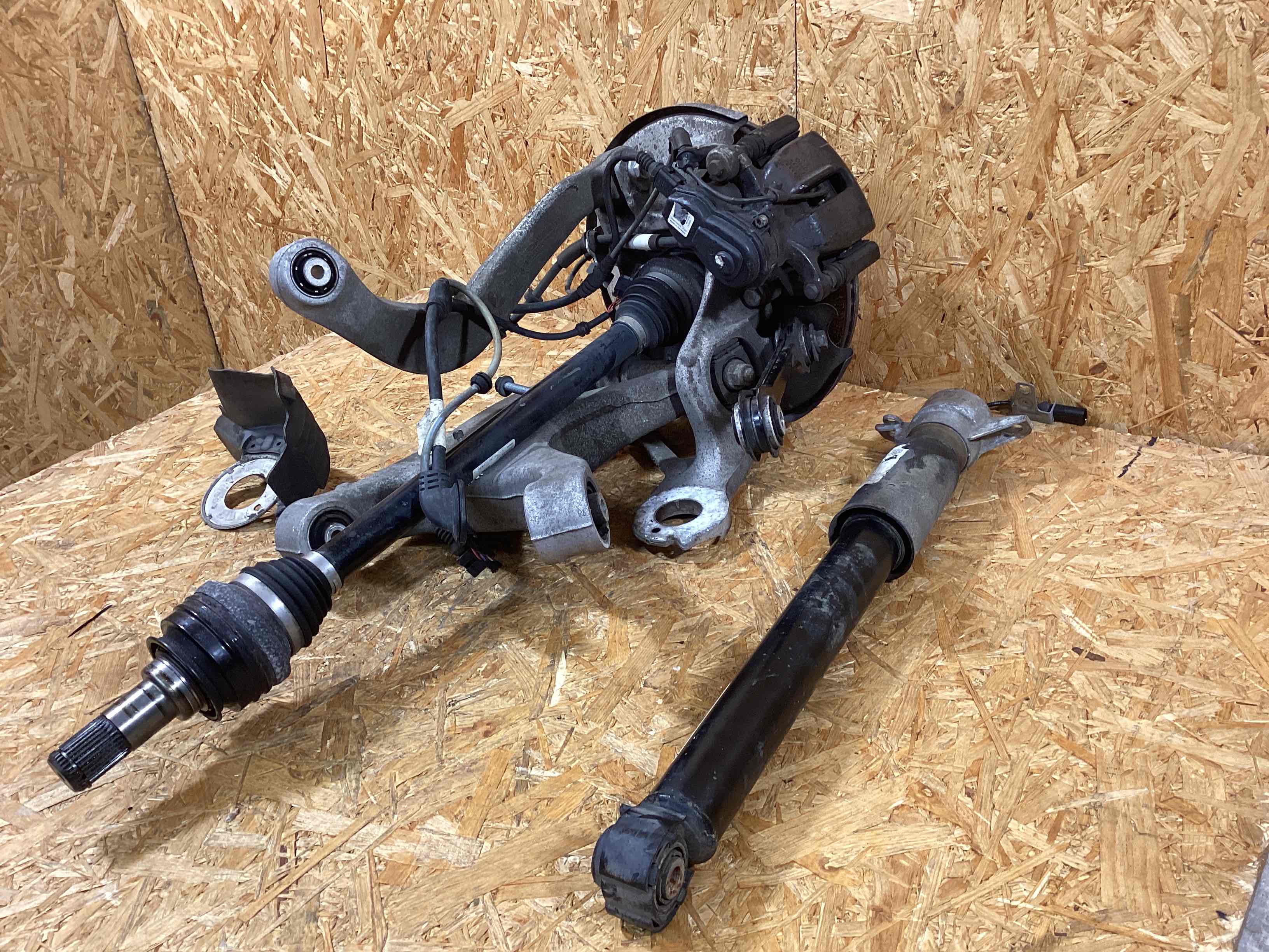 Кулак задний левый Porsche Macan 171125-101