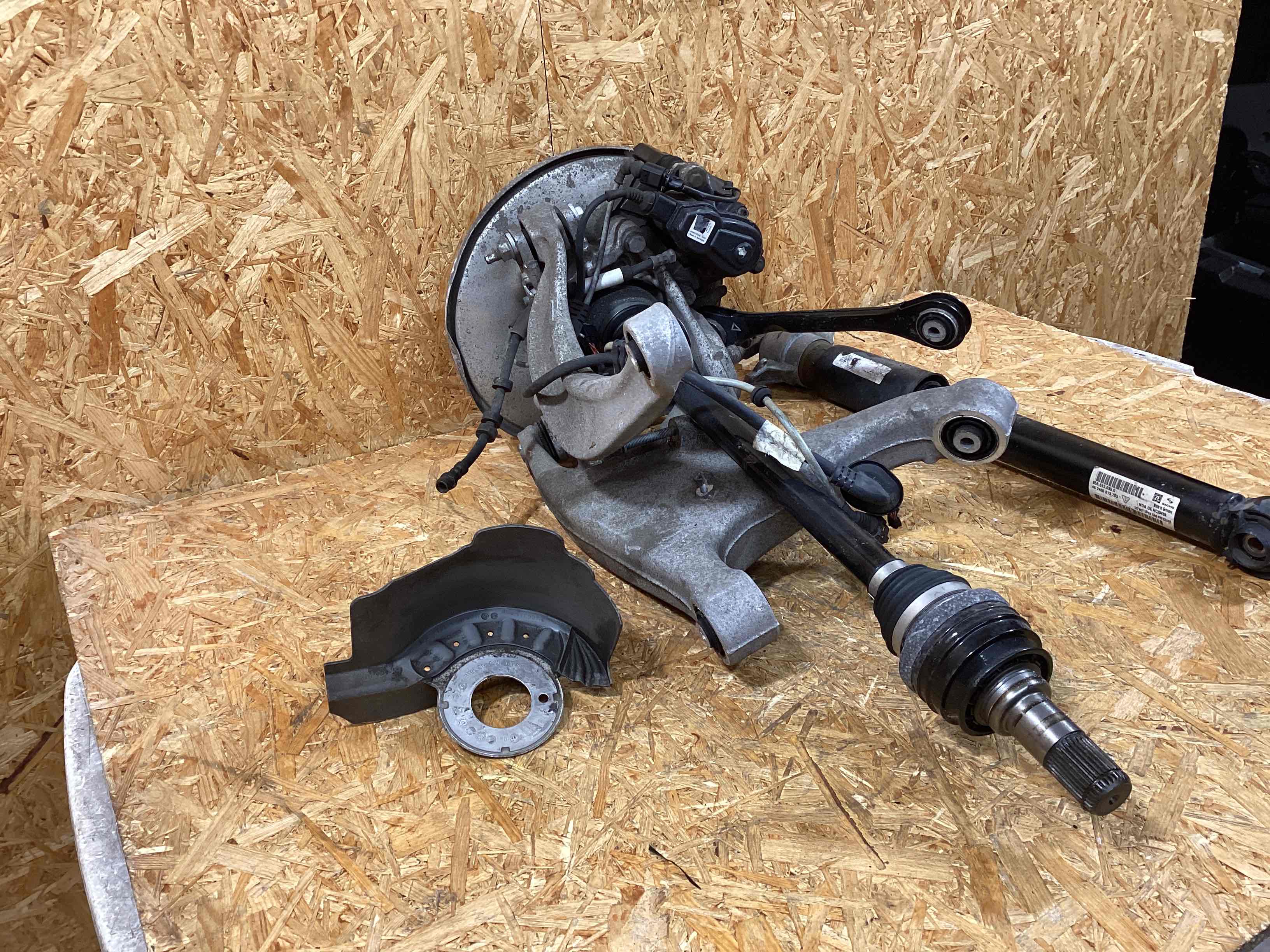 Кулак задний левый Porsche Macan 171125-101