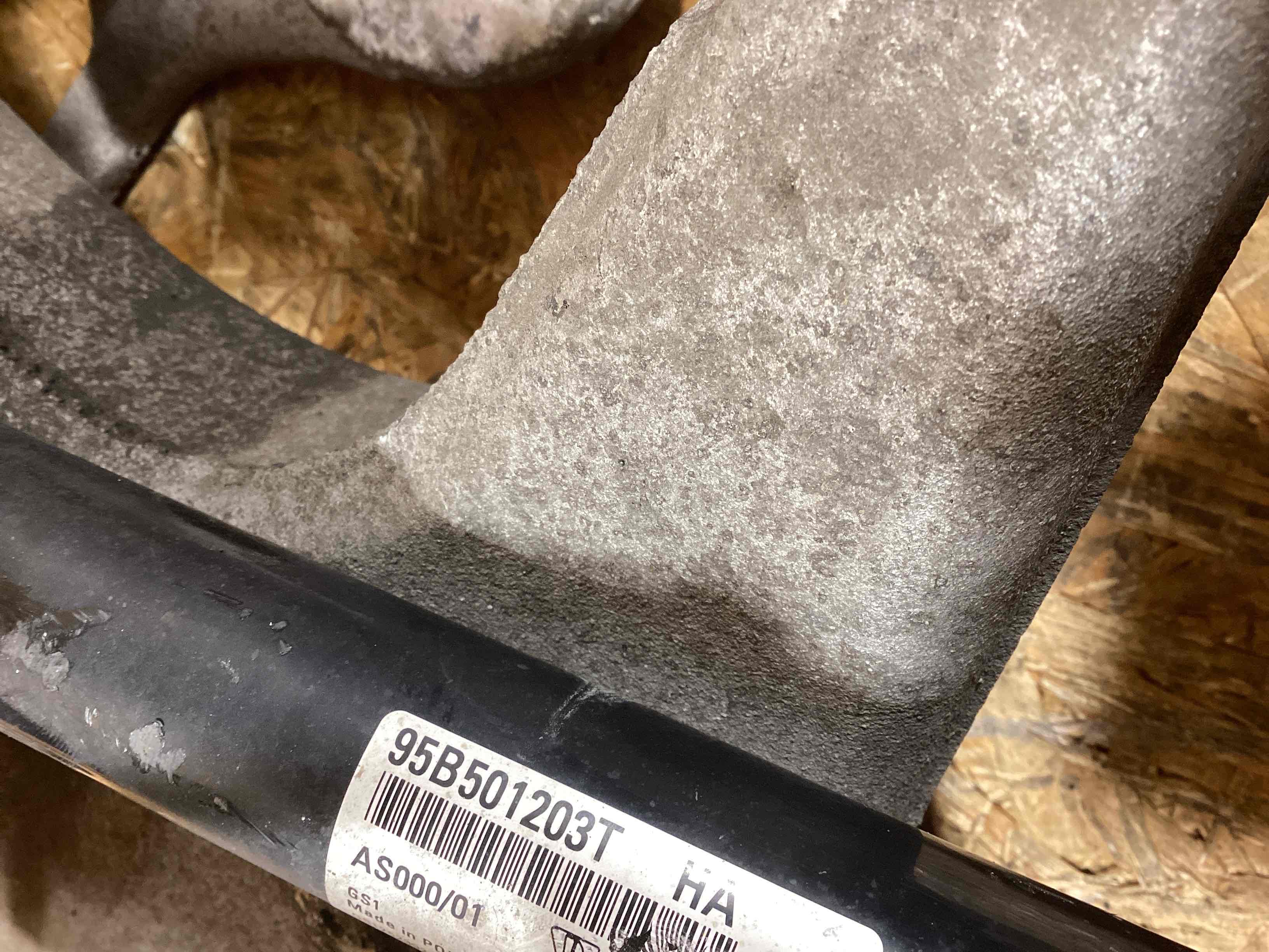 Кулак задний левый Porsche Macan 171125-101