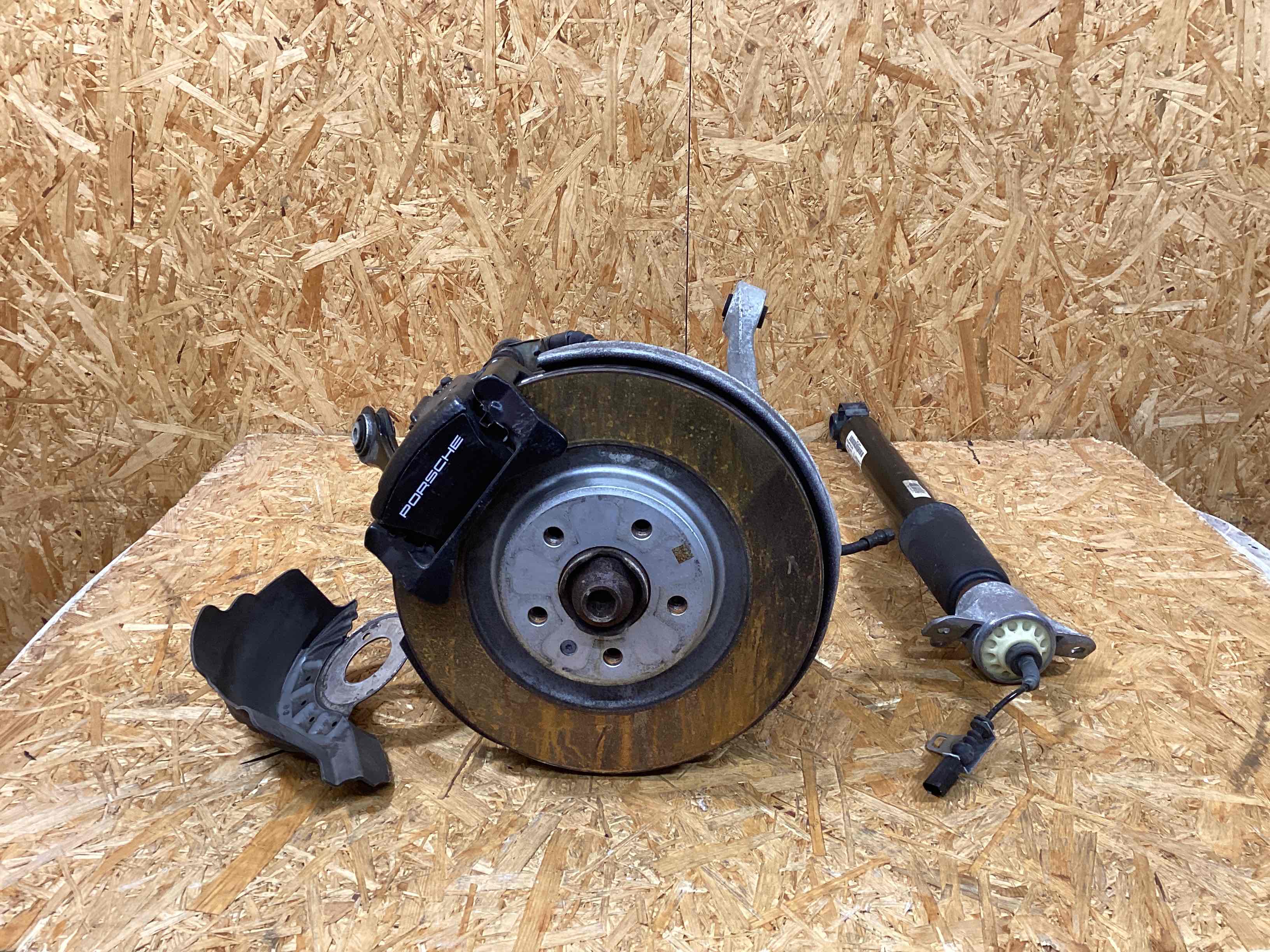 Кулак задний левый Porsche Macan 171125-101