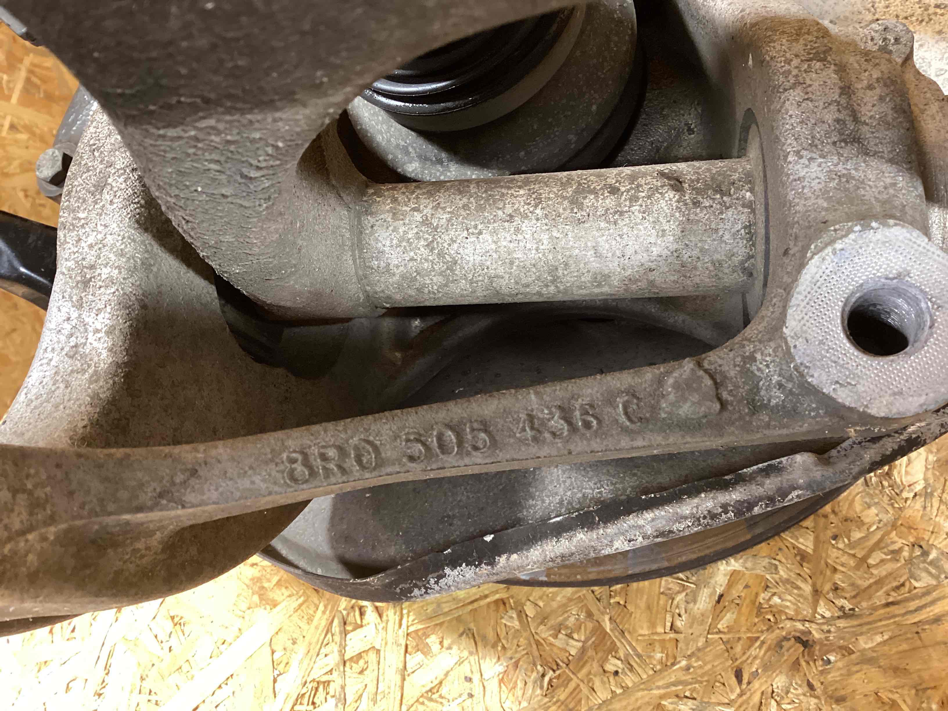 Кулак задний правый Porsche Macan 171125-102