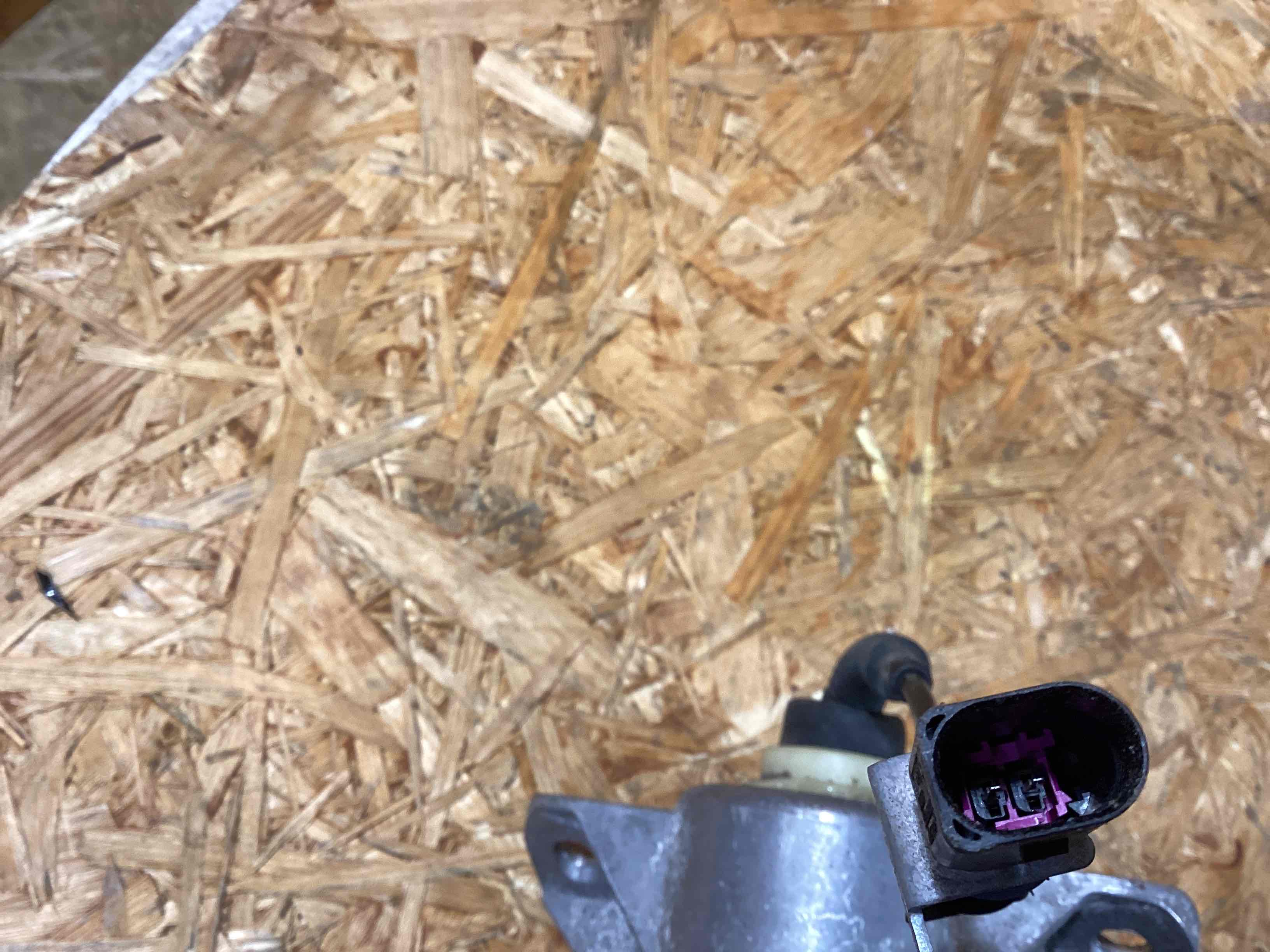 Кулак задний правый Porsche Macan 171125-102