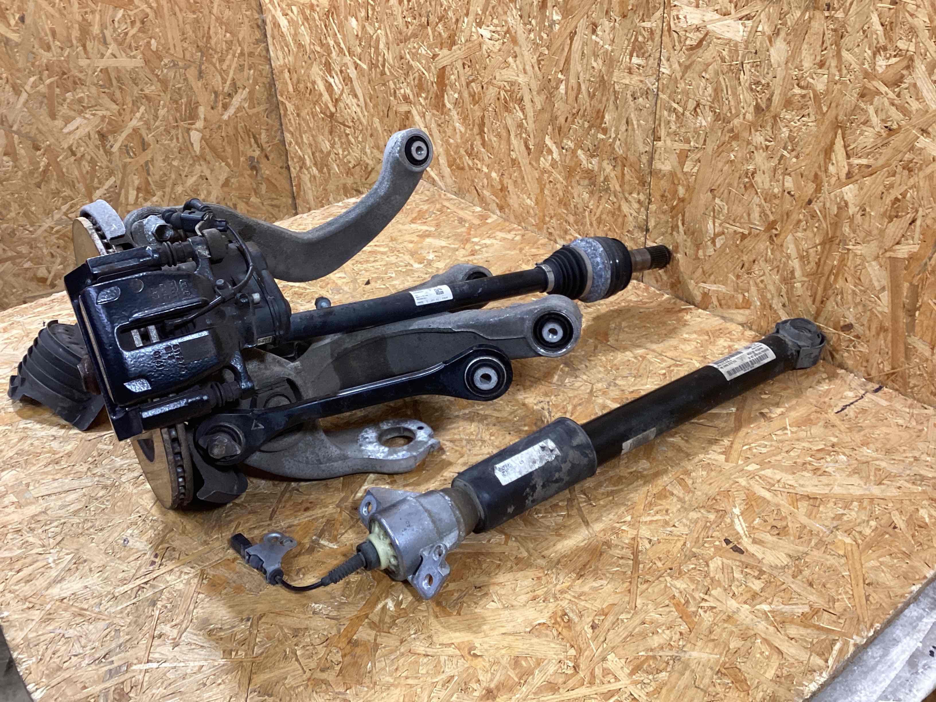 Кулак задний правый Porsche Macan 171125-102