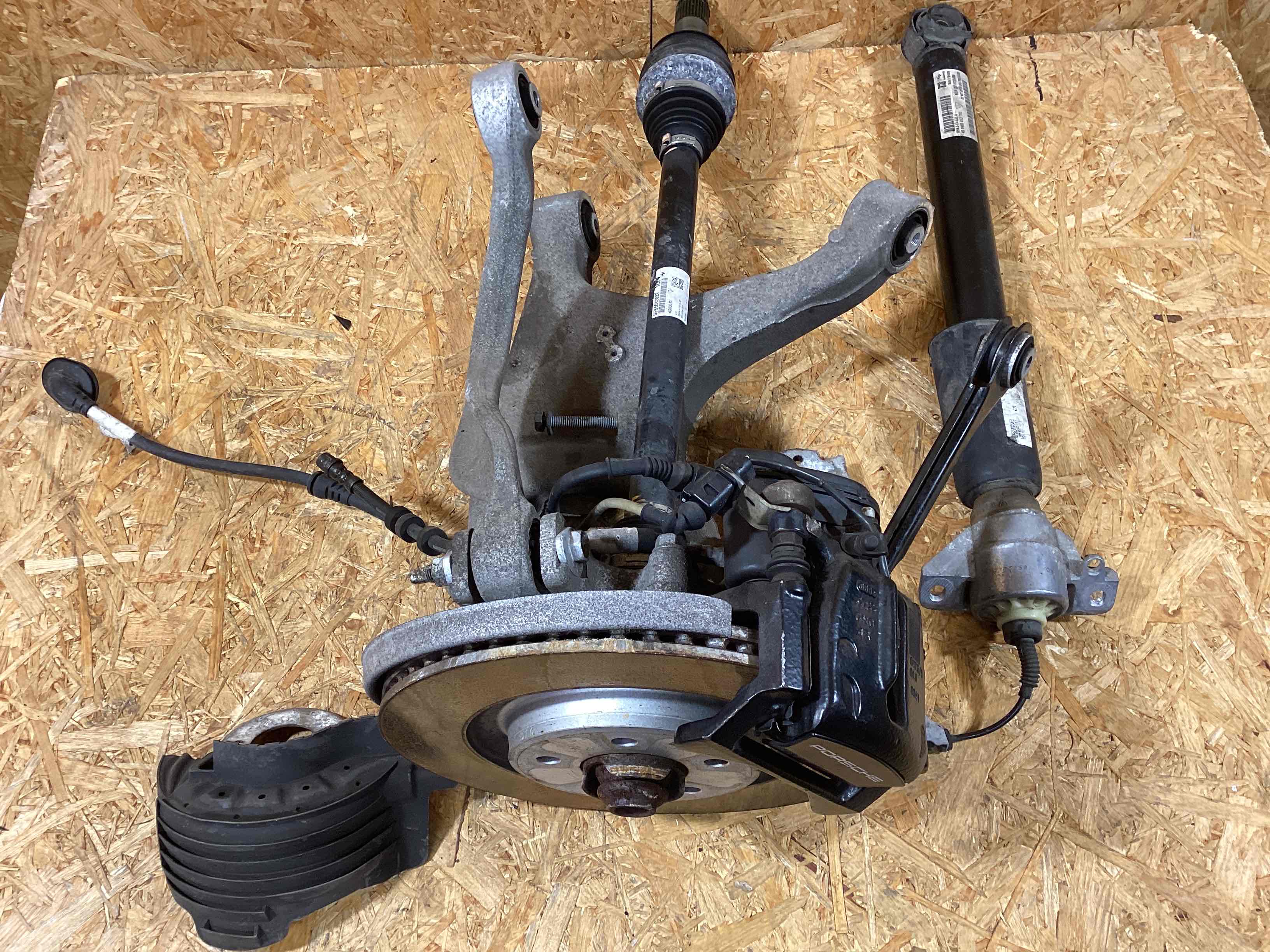 Кулак задний правый Porsche Macan 171125-102