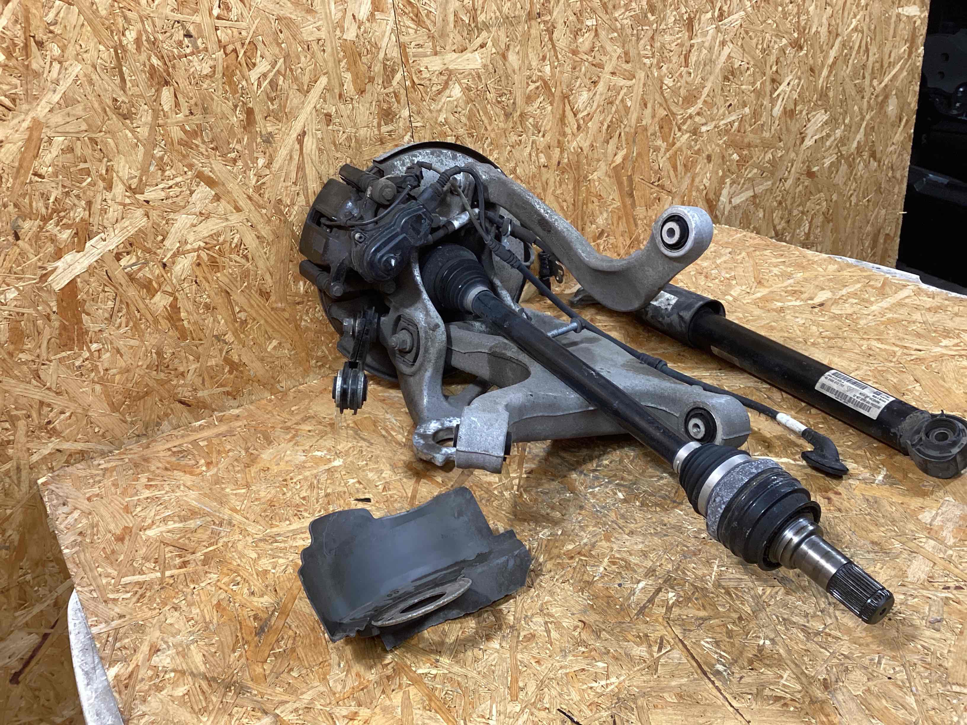 Кулак задний правый Porsche Macan 171125-102