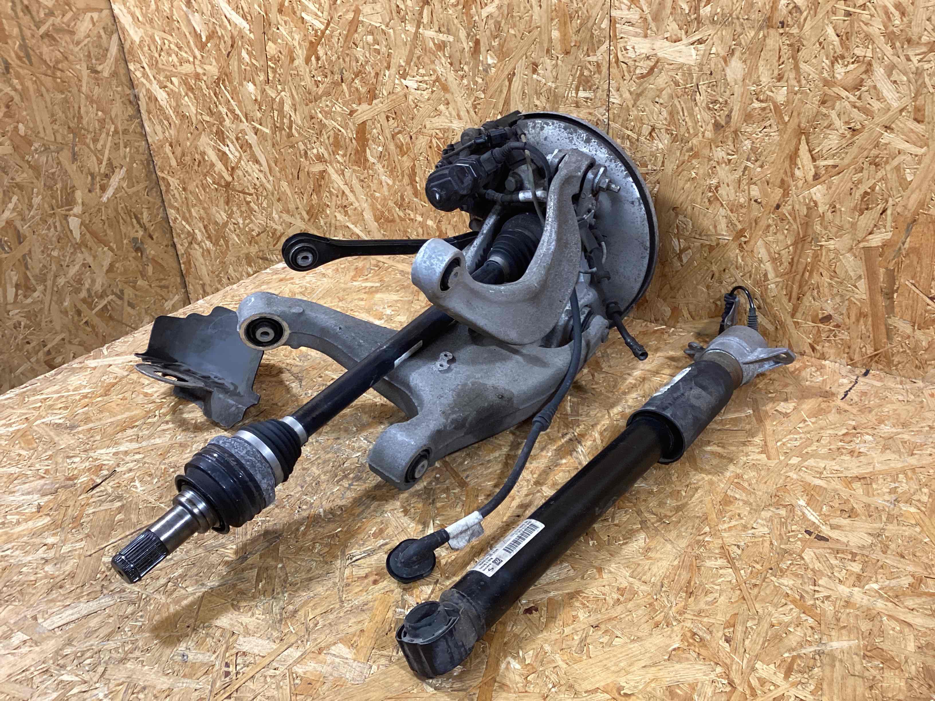 Кулак задний правый Porsche Macan 171125-102