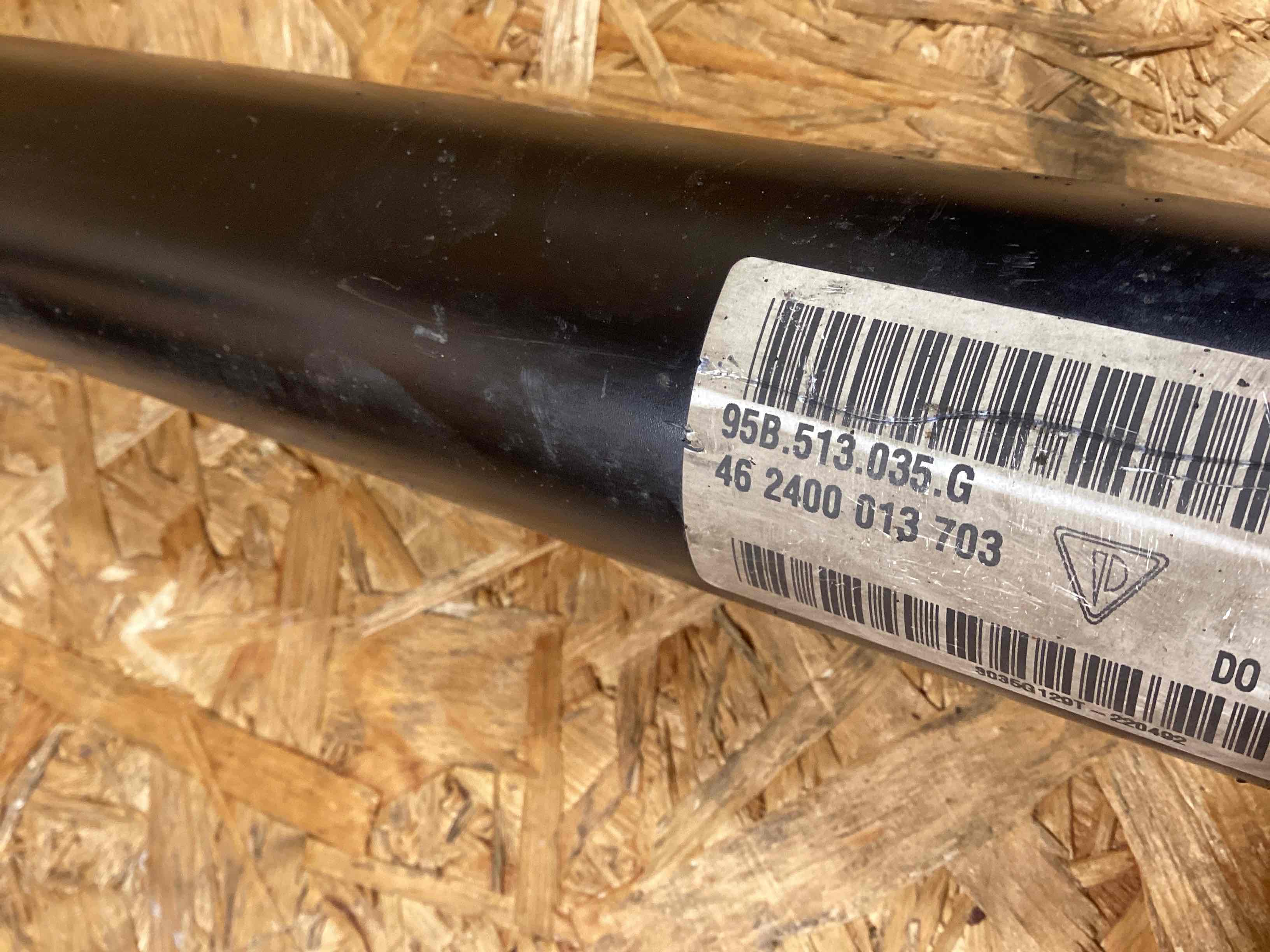 Кулак задний правый Porsche Macan 171125-102