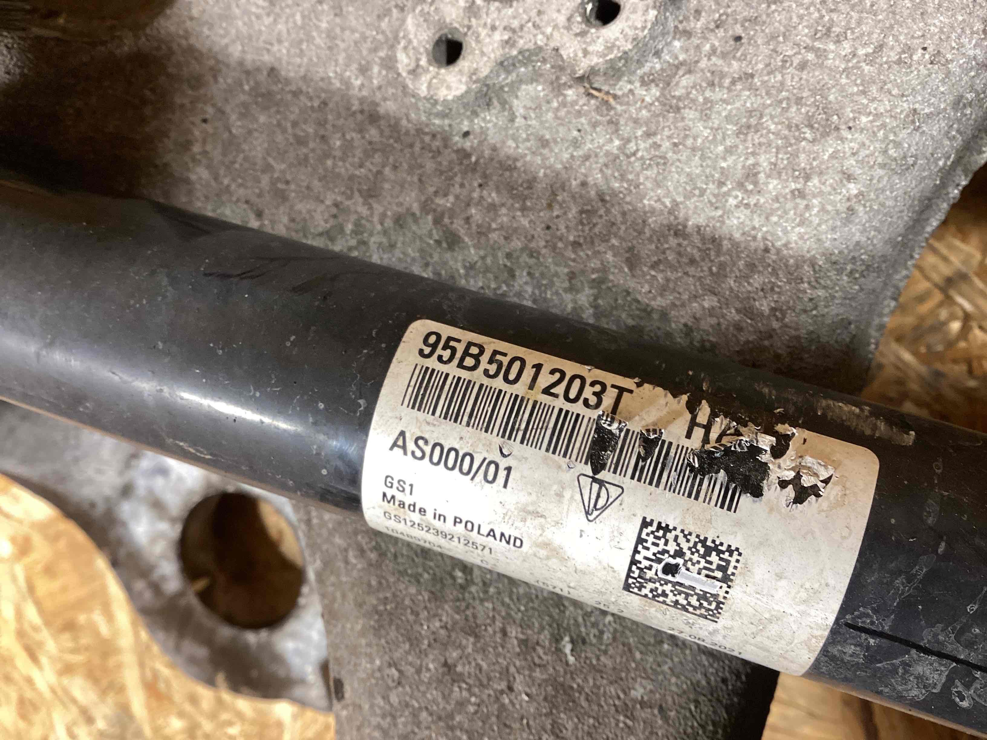 Кулак задний правый Porsche Macan 171125-102