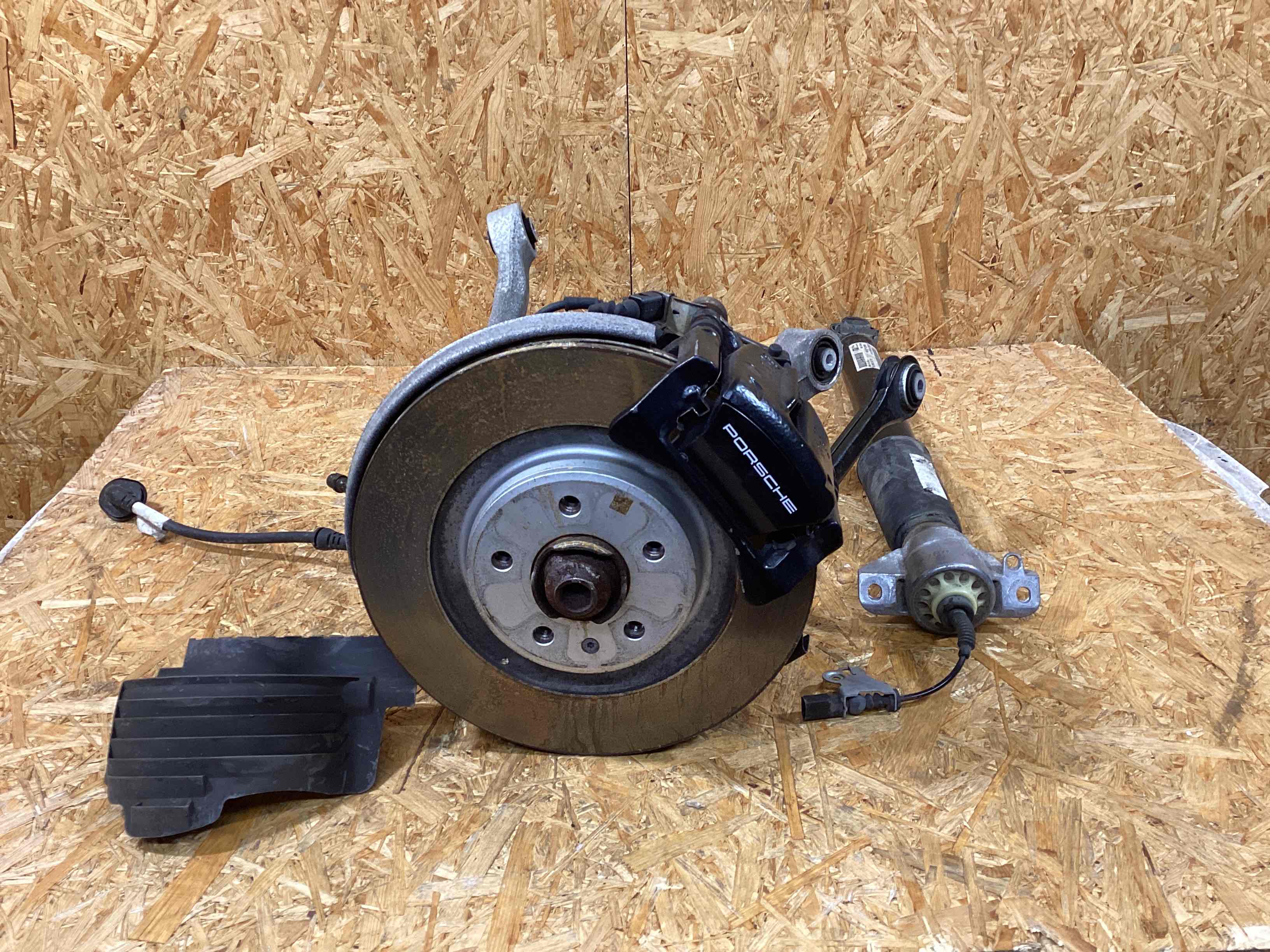 Кулак задний правый Porsche Macan 171125-102