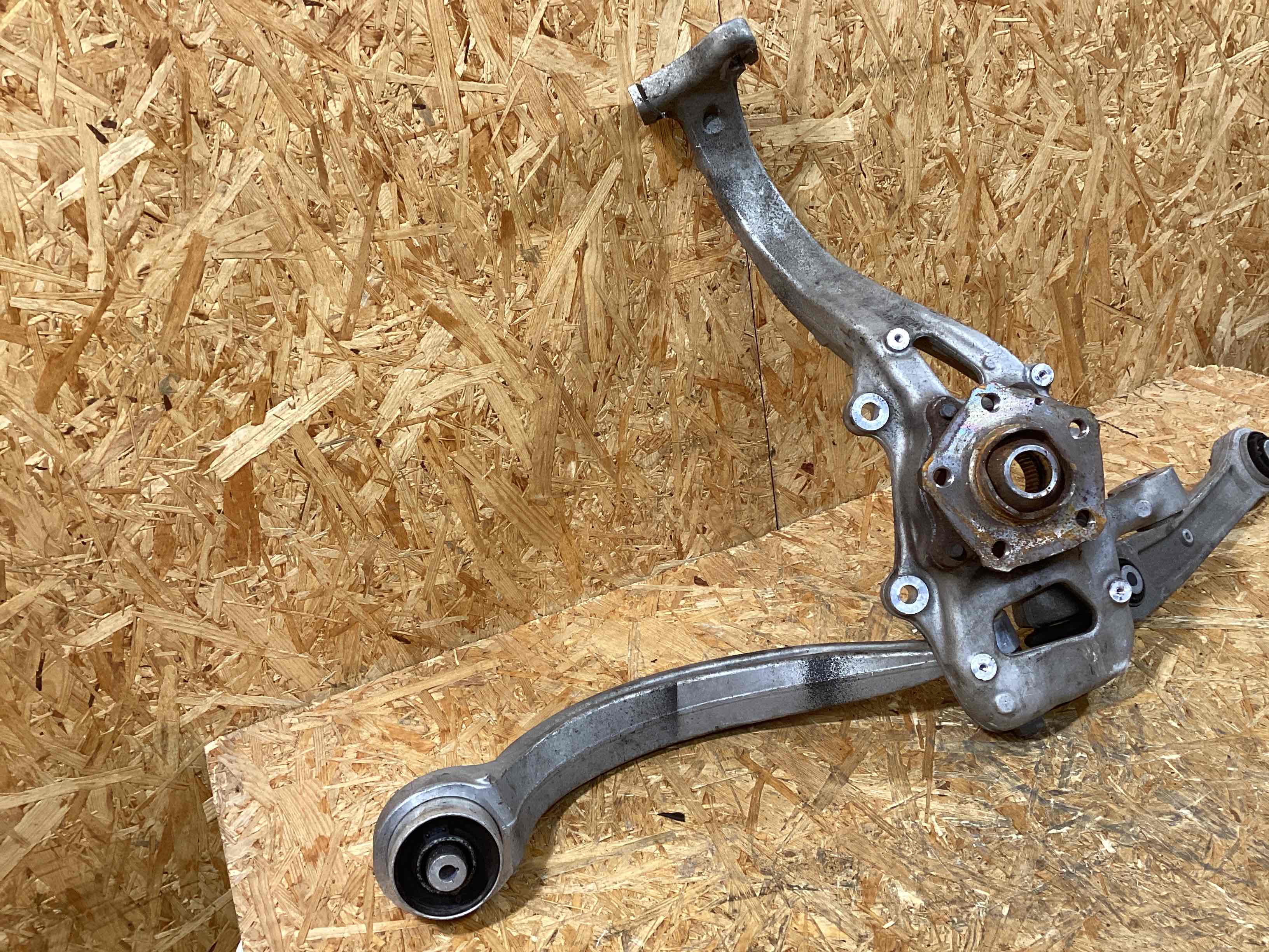 Кулак поворотный правый Porsche Cayenne 171125-103