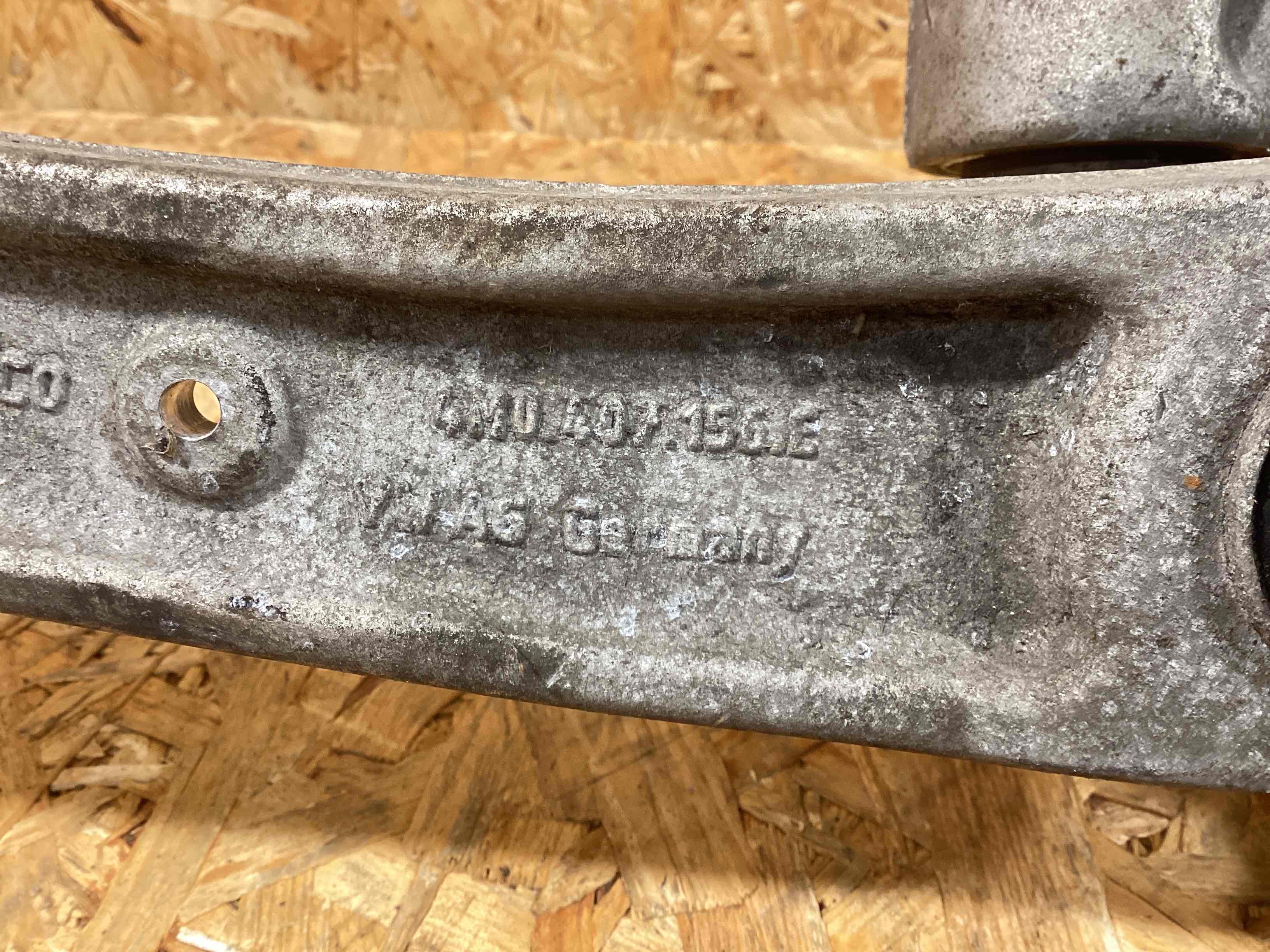 Кулак поворотный правый Porsche Cayenne 171125-103