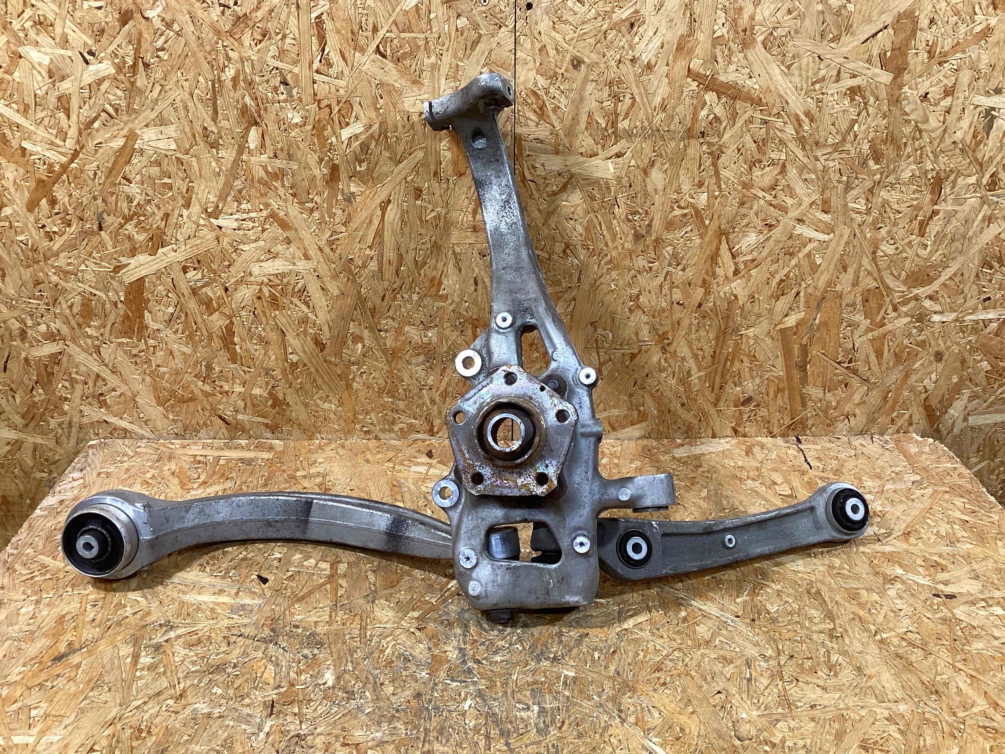 Кулак поворотный правый Porsche Cayenne 171125-103