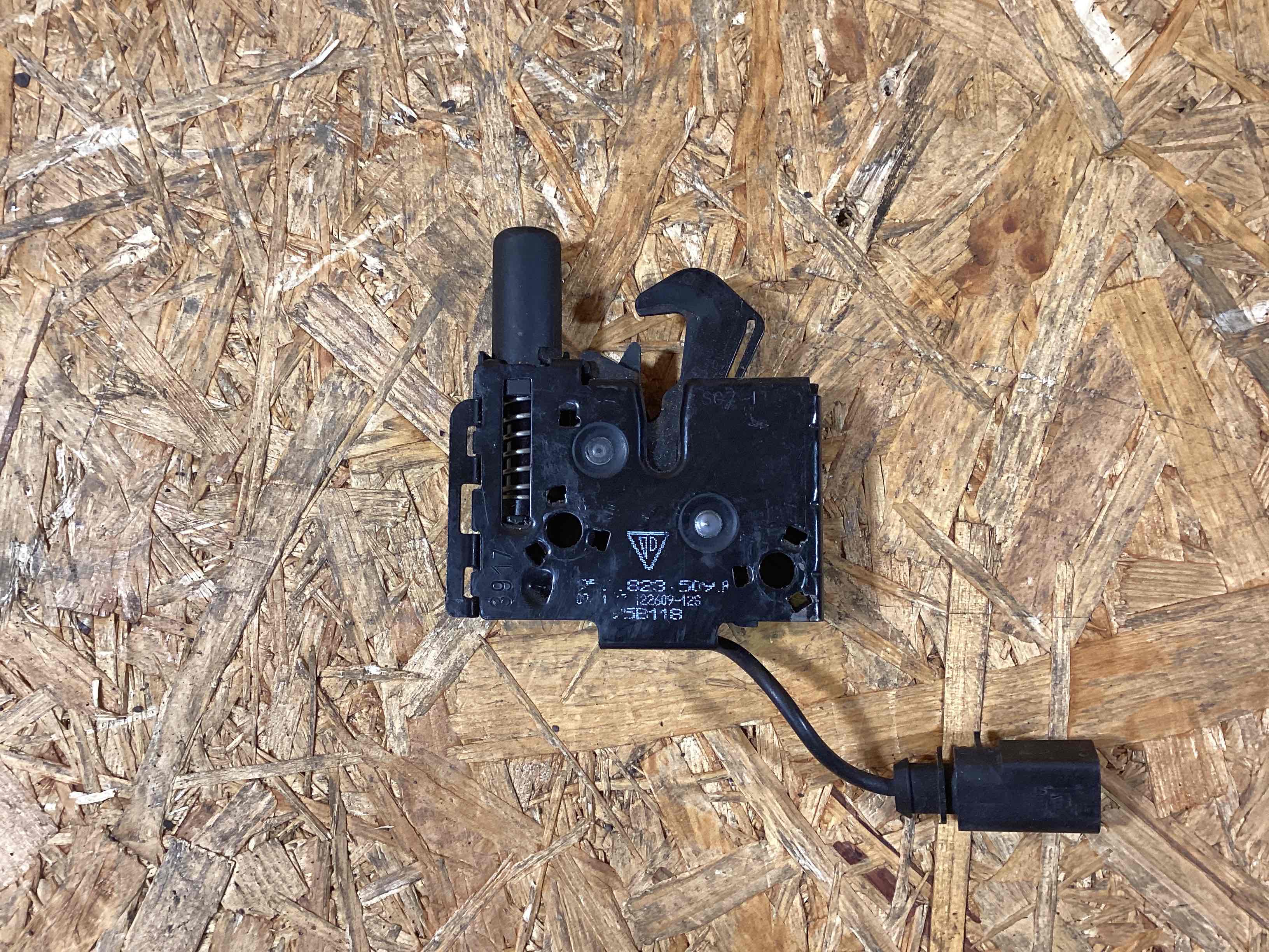 Замок капота Porsche Macan 171125-108