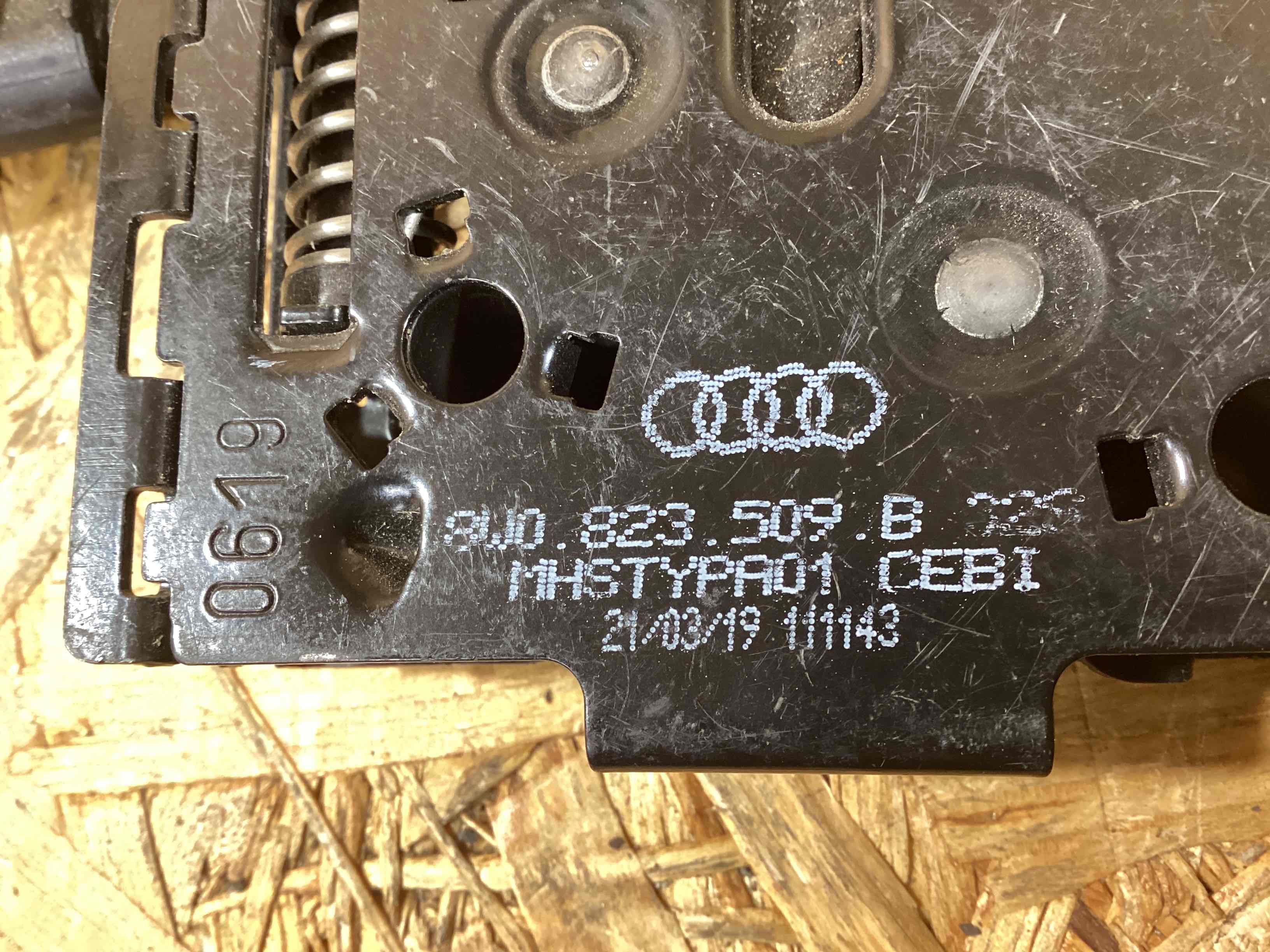 Замок капота Porsche Macan 171125-110