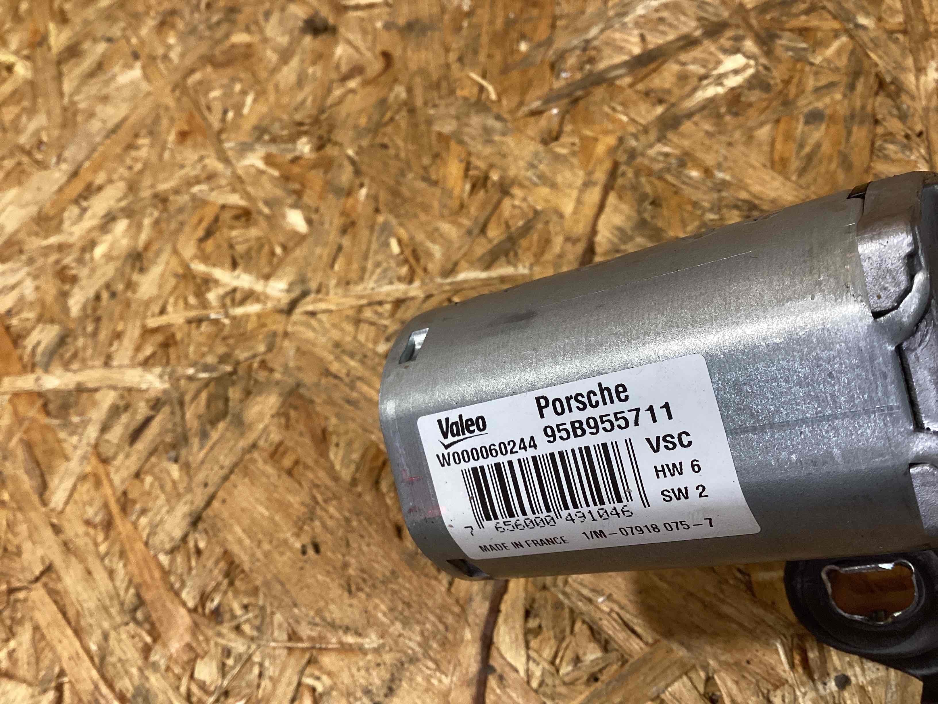 Двигатель стеклоочистителя (моторчик дворников) Porsche Macan 171125-114