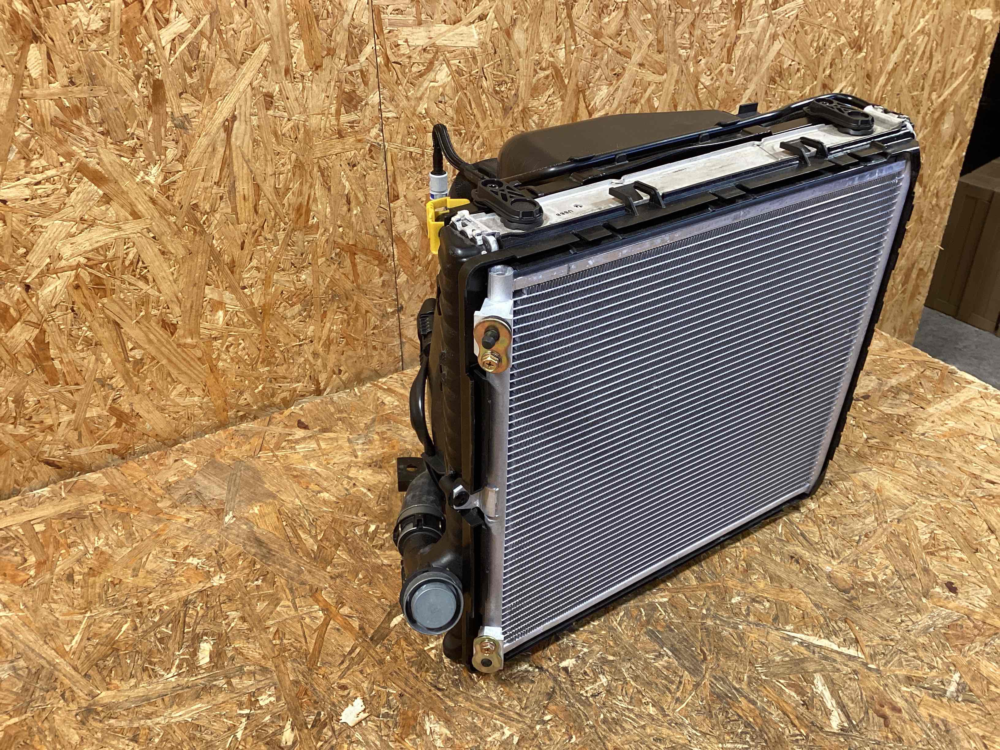 Кассета радиаторов Porsche 911 180226-103