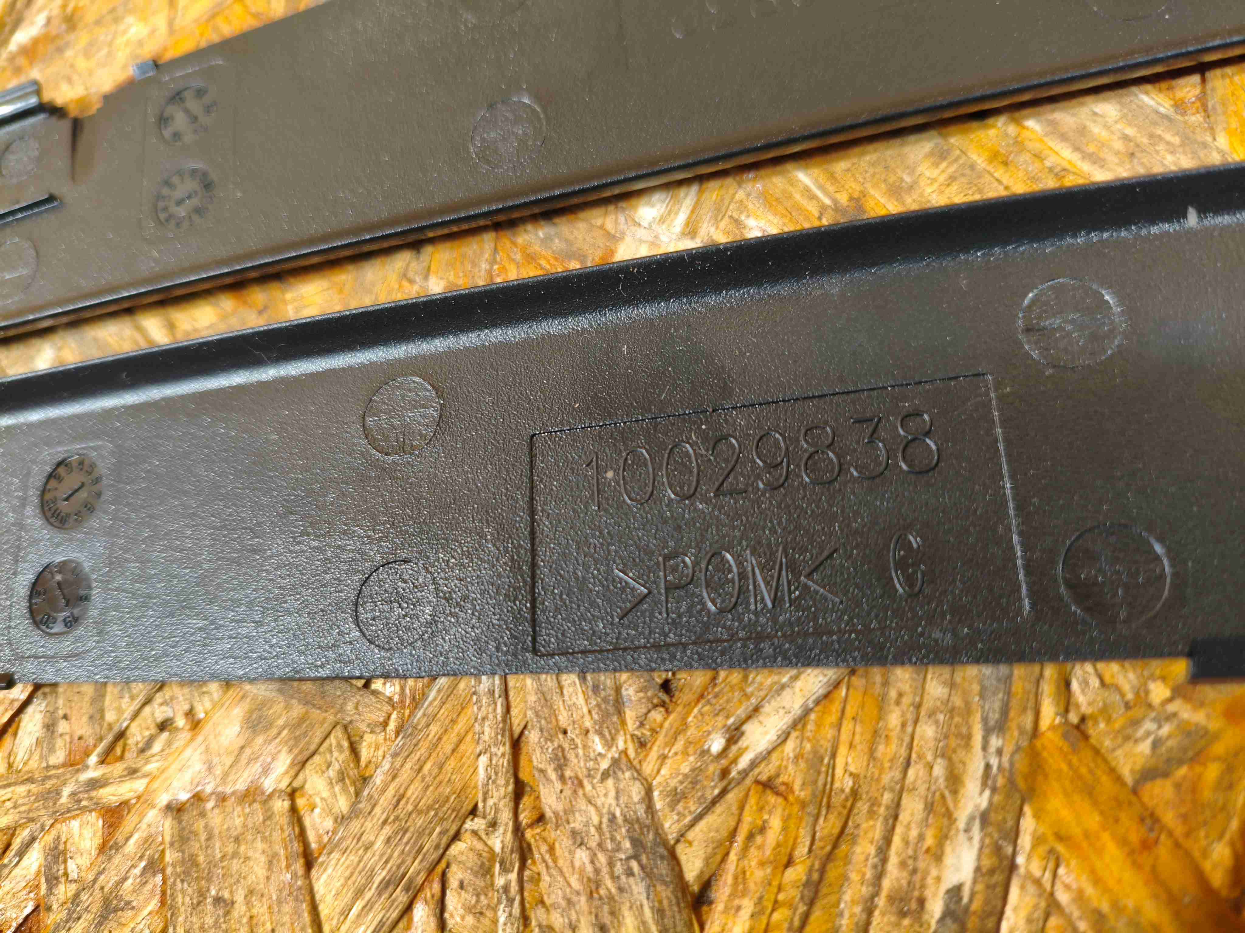 Уплотнитель стекла/двери Porsche Panamera 180226-112